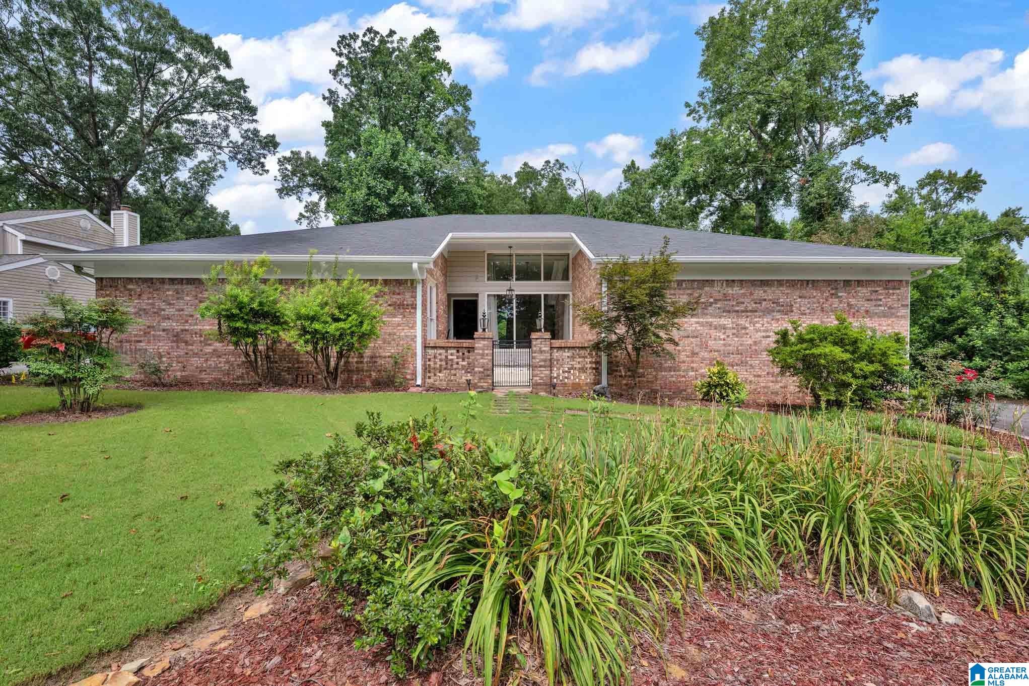 Photo 3 of Sale Pending at 608 S Sanders Rd, Hoover, AL 35226 | MLS# 21458637 | Listing updated on 2026-09-14