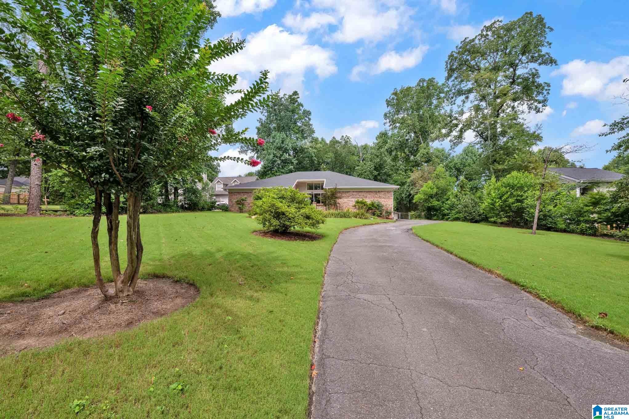 Photo 4 of Sale Pending at 608 S Sanders Rd, Hoover, AL 35226 | MLS# 21458637 | Listing updated on 2026-09-14