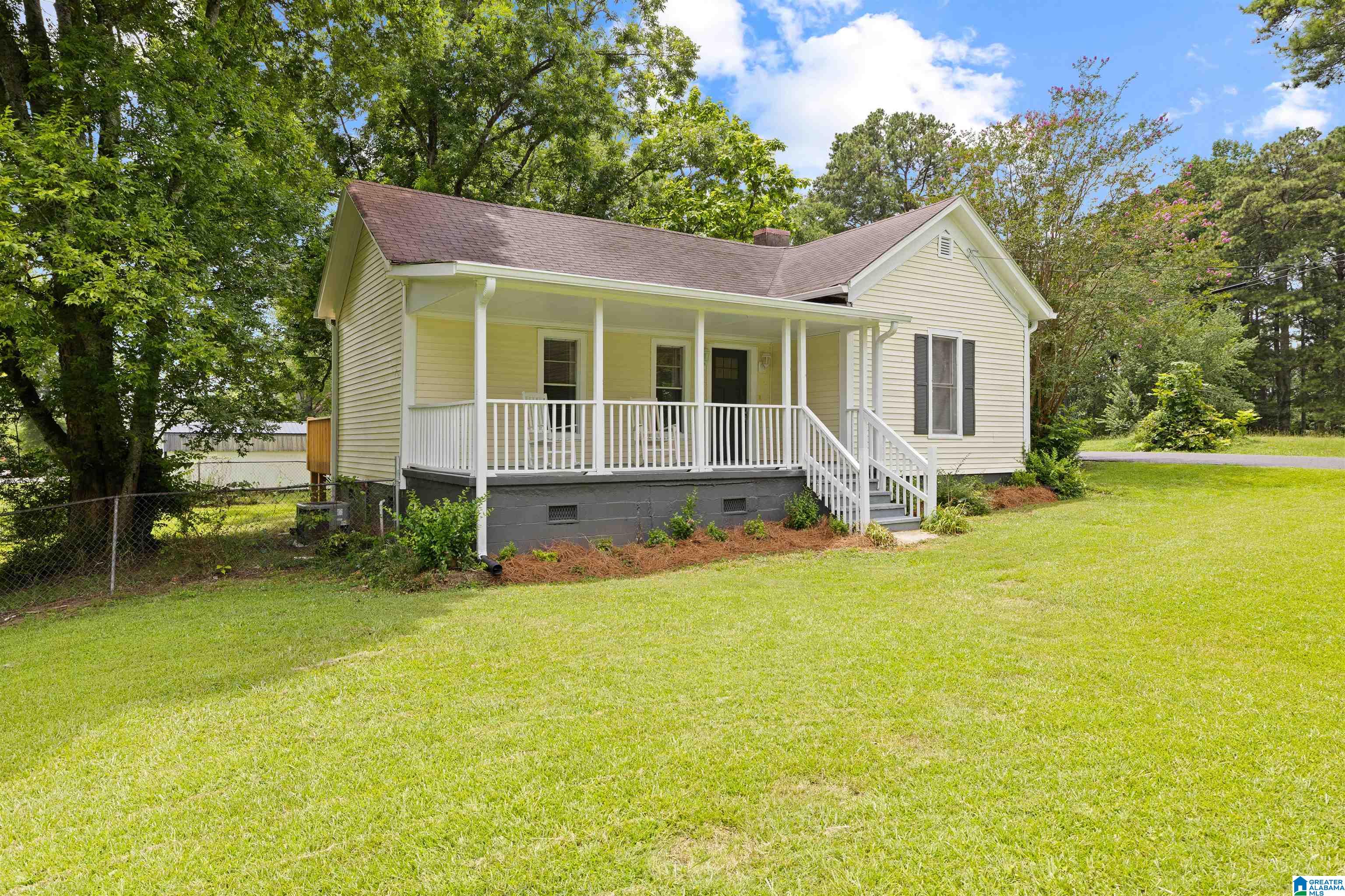 3rd image of 189 Center Avenue Nw, Graysville, AL 35073 | MLS# 21458777