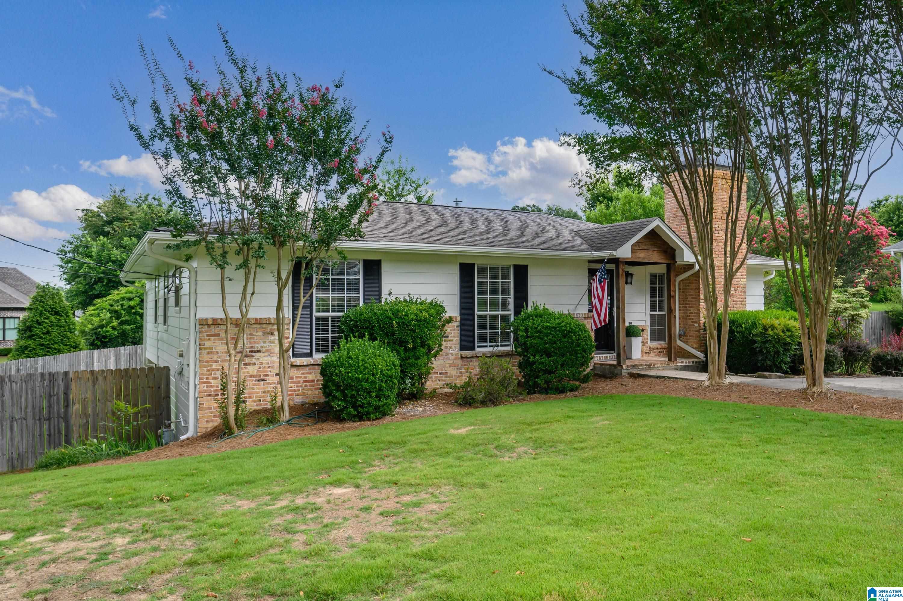 Photo 2 of Sale Pending at 4305 Dolly Ridge Ln, Vestavia, AL 35243 | MLS# 21458779 | Listing updated on 2026-08-18