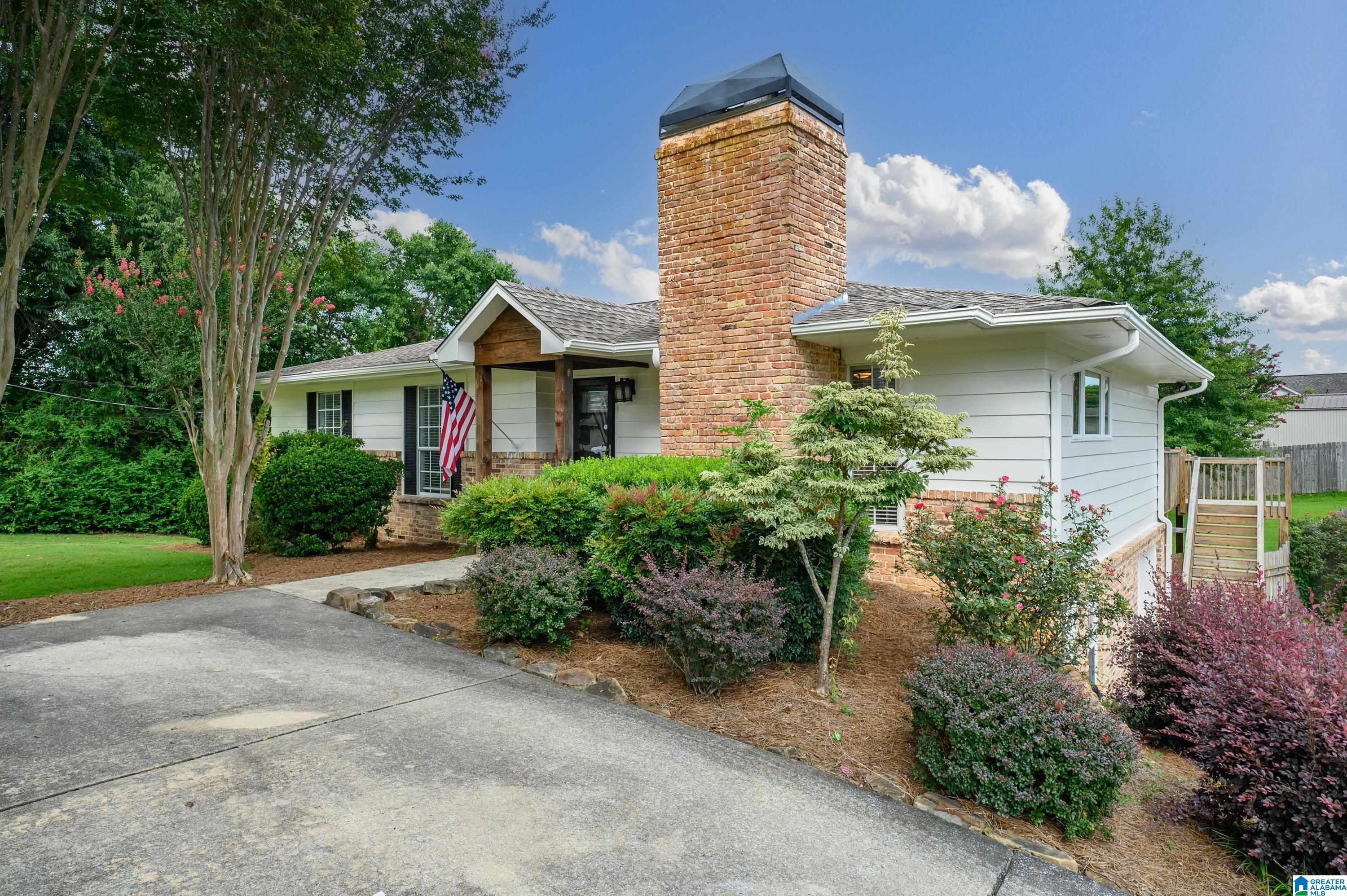 Photo 3 of Sale Pending at 4305 Dolly Ridge Ln, Vestavia, AL 35243 | MLS# 21458779 | Listing updated on 2026-08-18