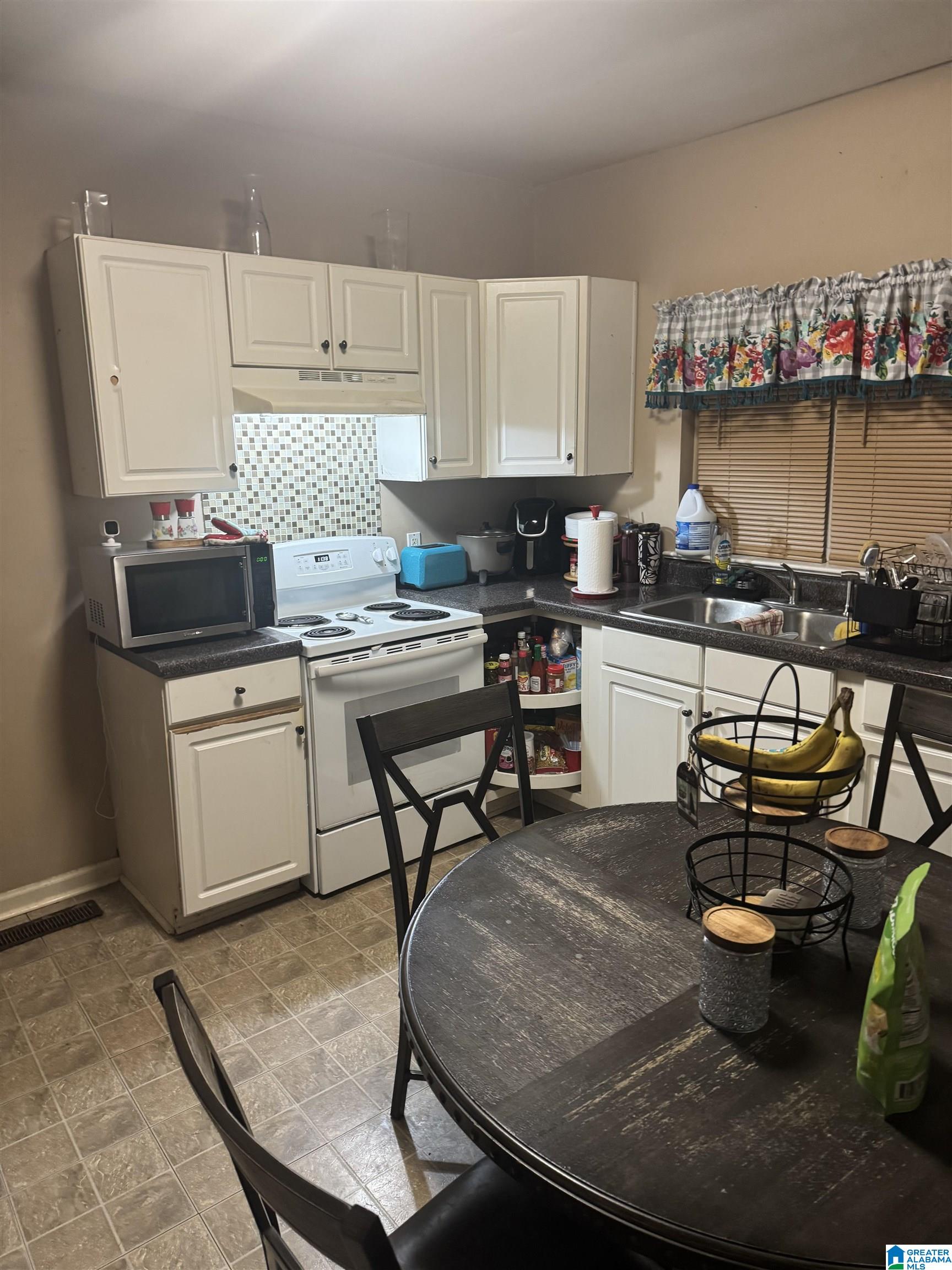 Photo 4 of Single family home for sale at 1028 Waverly St, Birmingham, AL 35217 | MLS# 21458805 | Listing updated on 2026-07-28