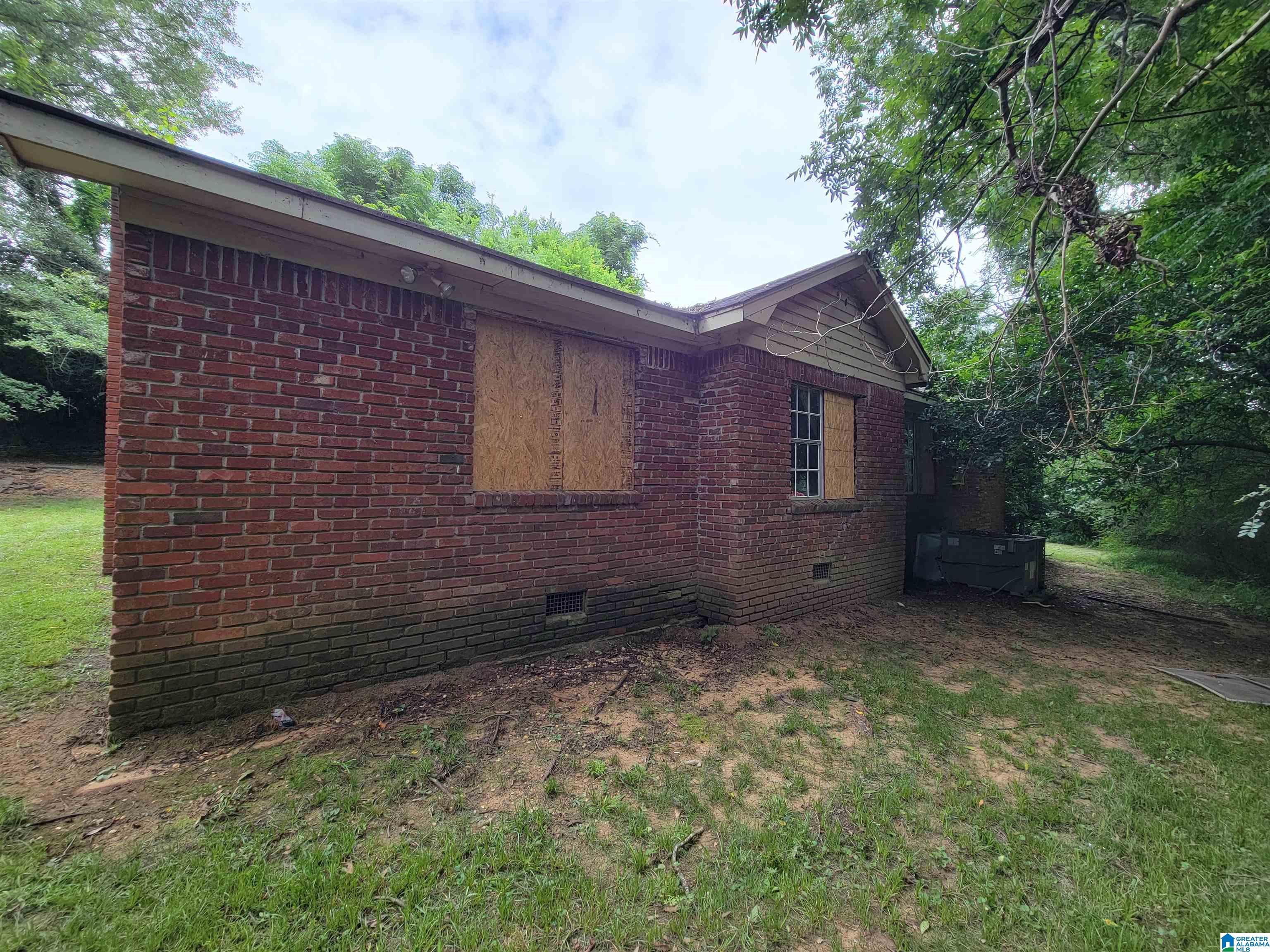 Photo 3 of Single family home for sale at 1108 51st Street, Northport, AL 35473 | MLS# 21458830 | Listing updated on 2026-09-23