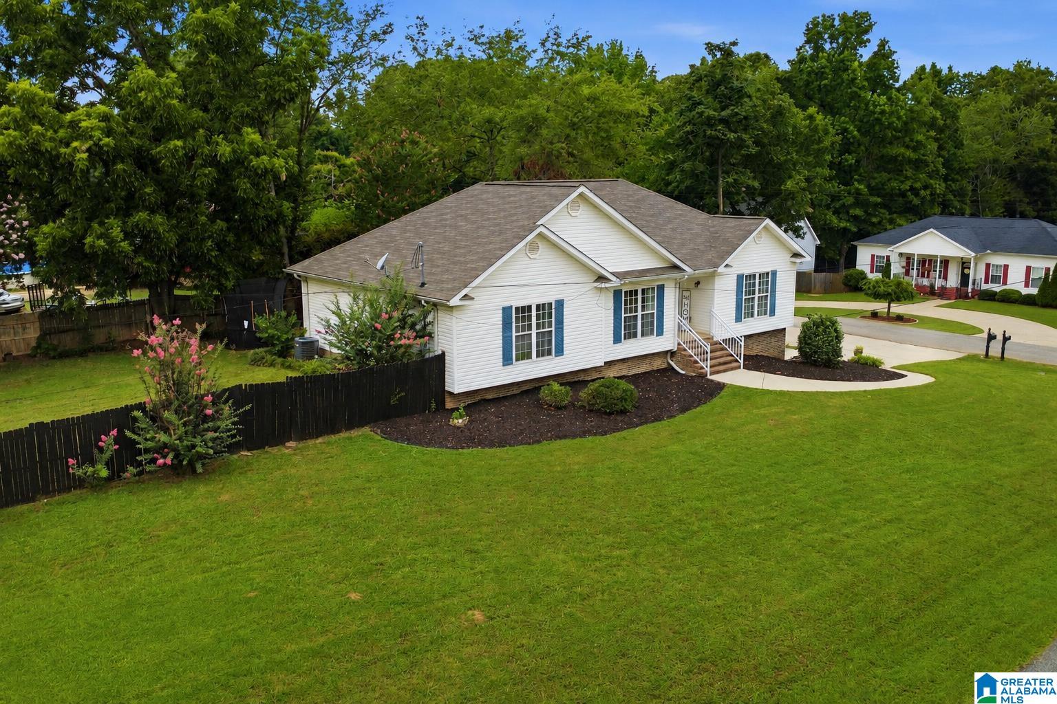 3rd image of 21015 Tammie Dr, Lake View, AL 35111 | MLS# 21458868