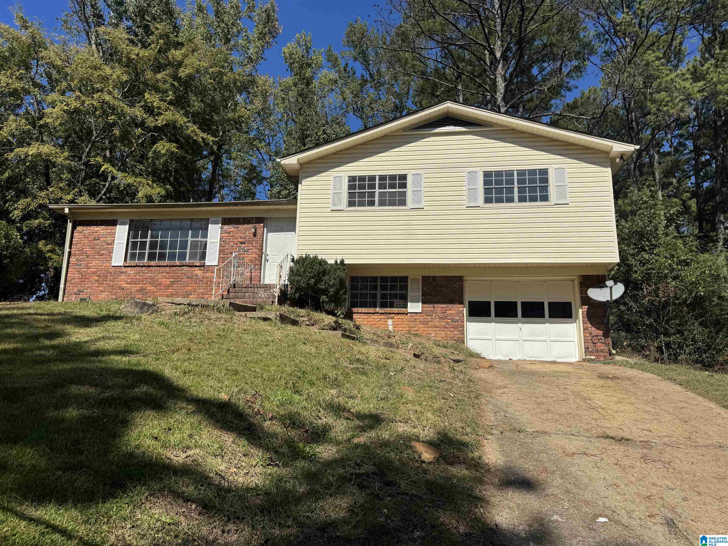Photo 1 of Single family home for sale at 420 21st Avenue Ne, Center Point, AL 35215 | MLS# 21458874 | Listing updated on 2026-10-15