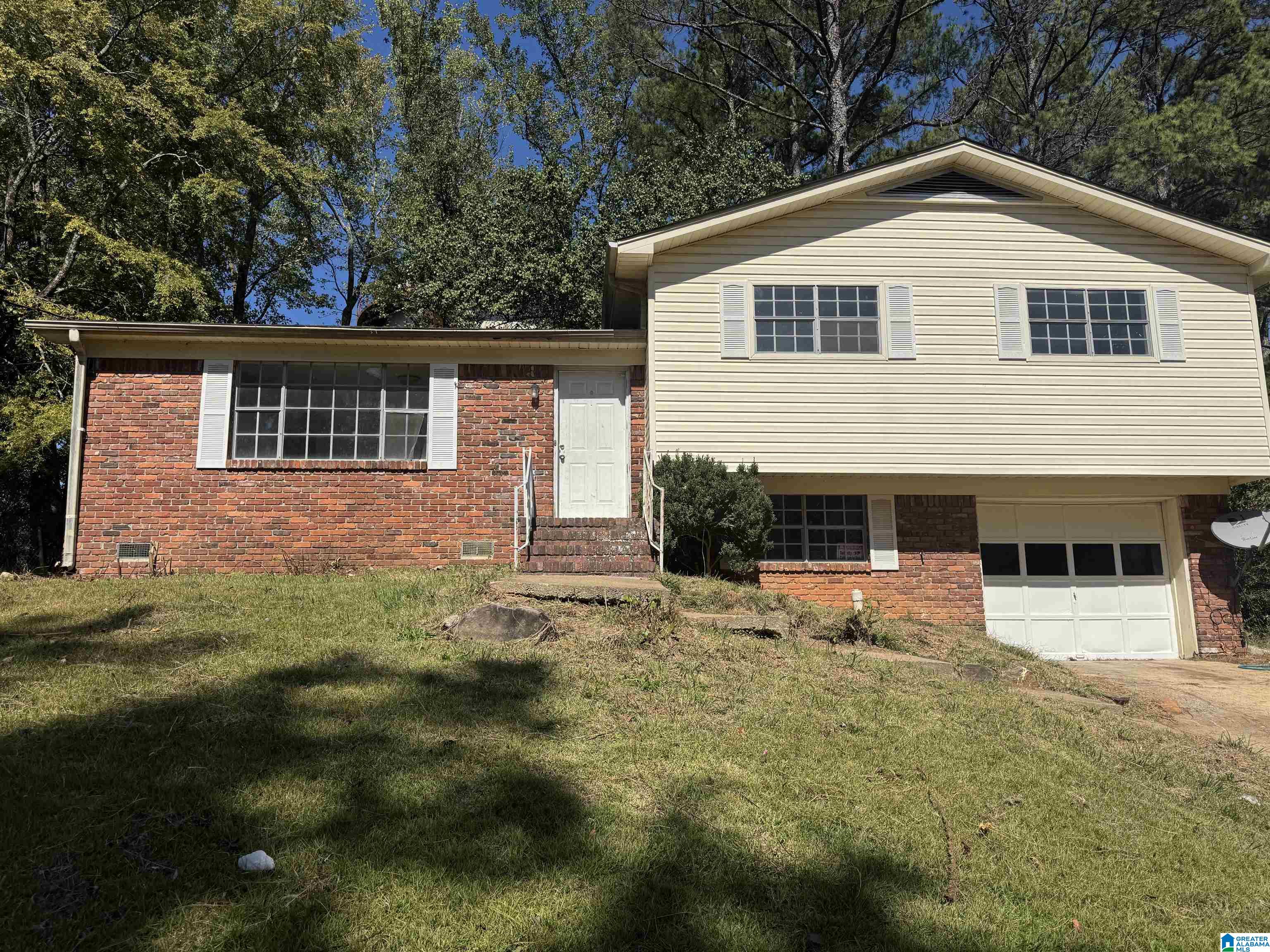 Photo 2 of Single family home for sale at 420 21st Avenue Ne, Center Point, AL 35215 | MLS# 21458874 | Listing updated on 2026-10-15