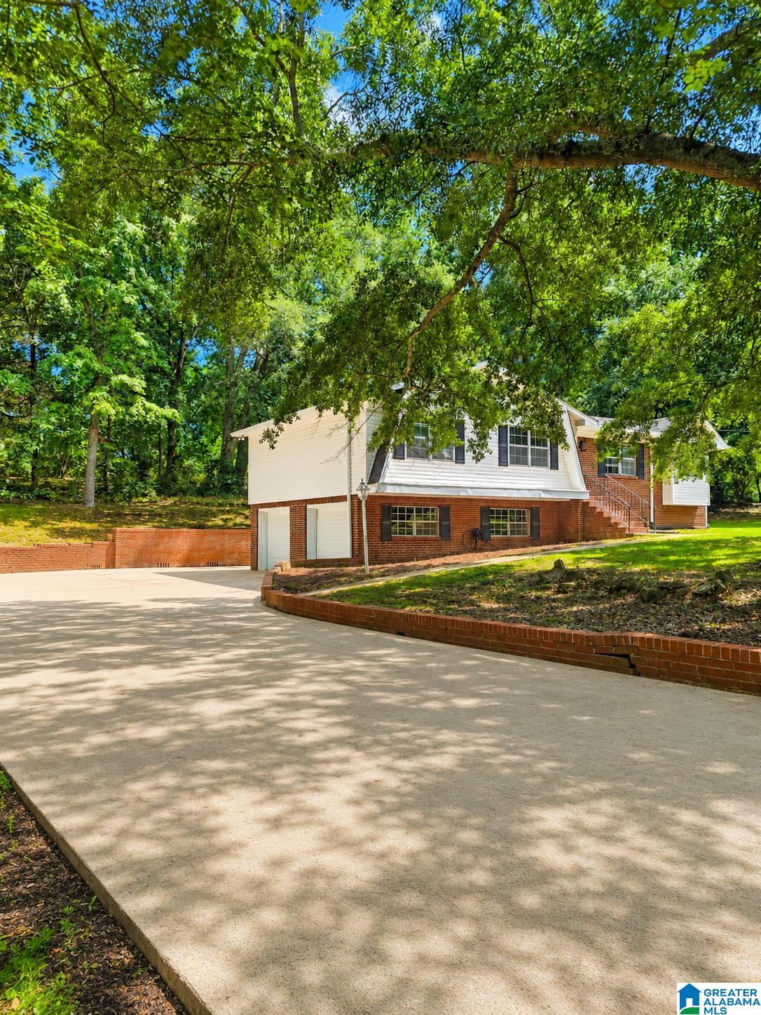 2nd image of 209 Oak Dr W, Trussville, AL 35173 | MLS# 21458925