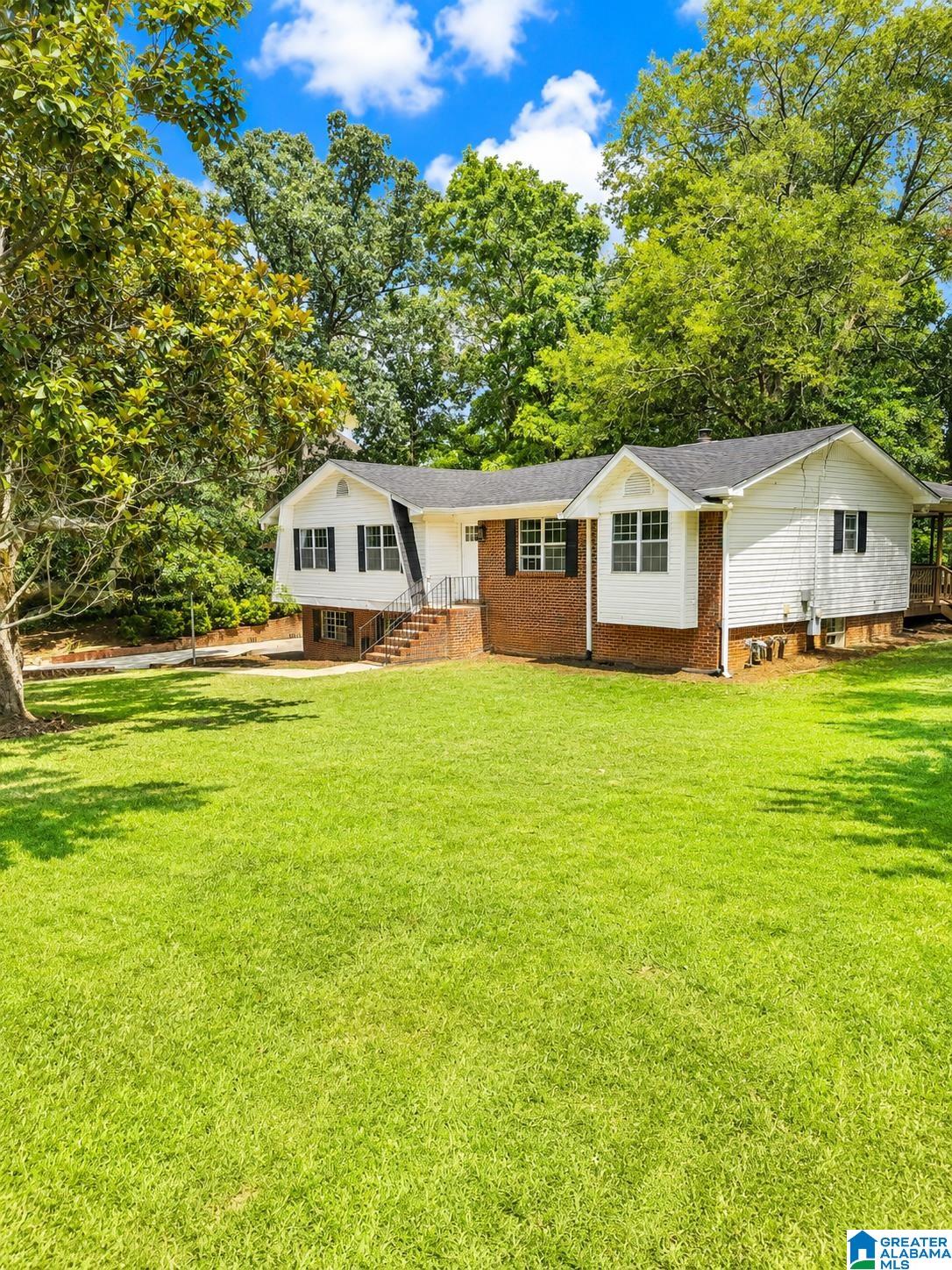 3rd image of 209 Oak Dr W, Trussville, AL 35173 | MLS# 21458925