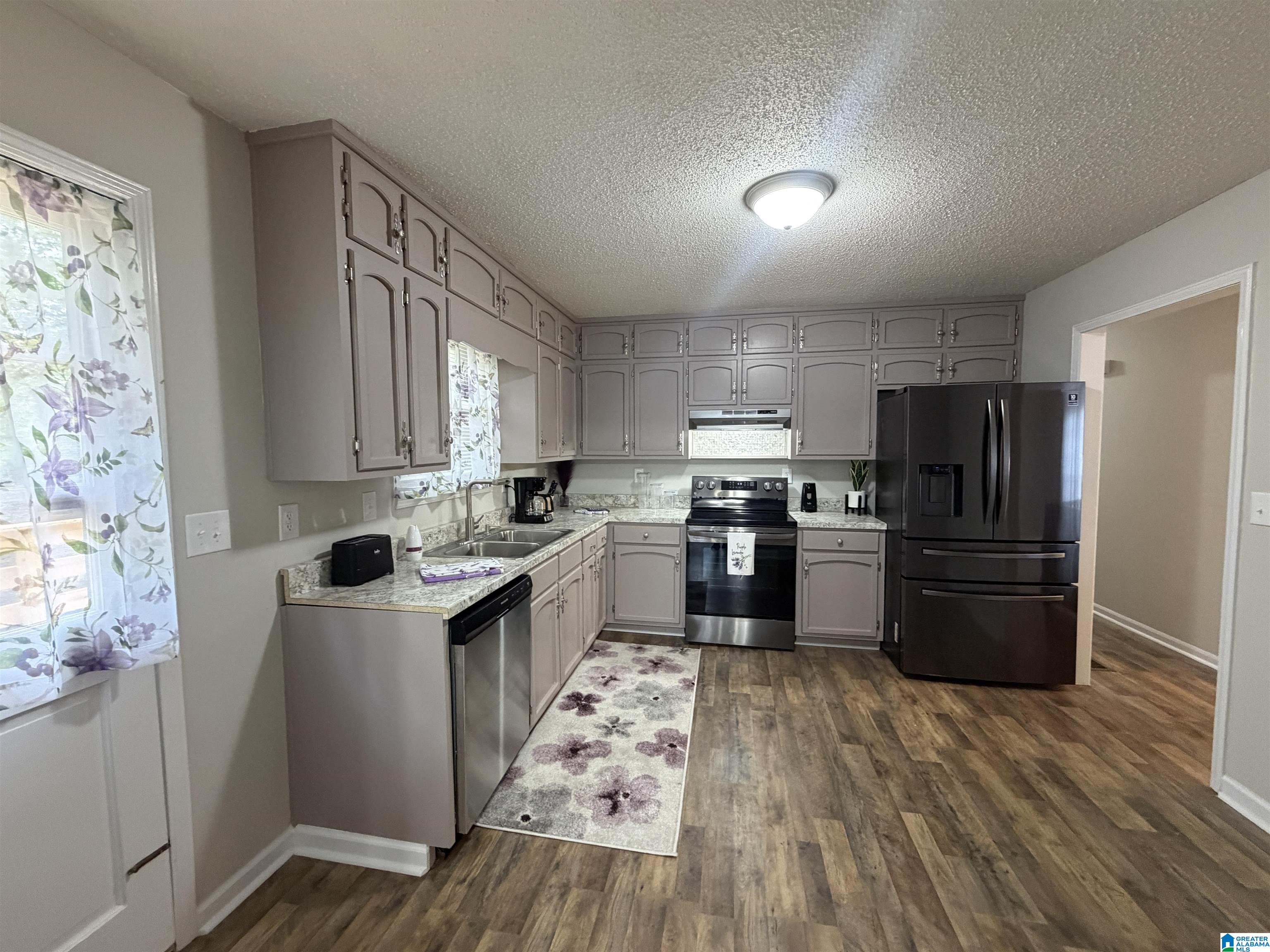 Photo 4 of Single family home for sale at 816 Pine Forest Cir, Birmingham, AL 35235 | MLS# 21458930 | Listing updated on 2026-09-09