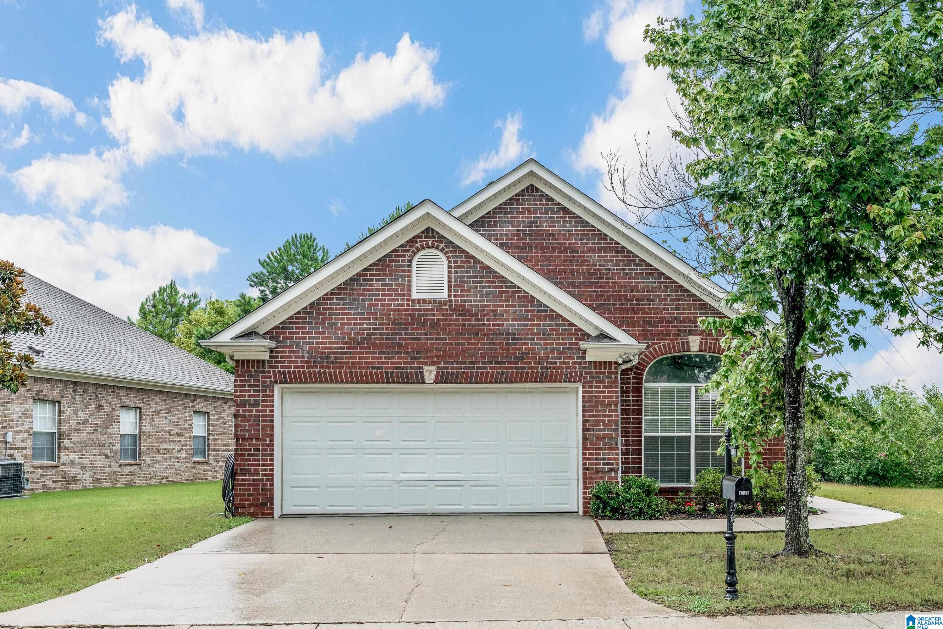 Photo 2 of Sale Pending at 1028 Castlemaine Dr, Birmingham, AL 35226 | MLS# 21458956 | Listing updated on 2026-09-01