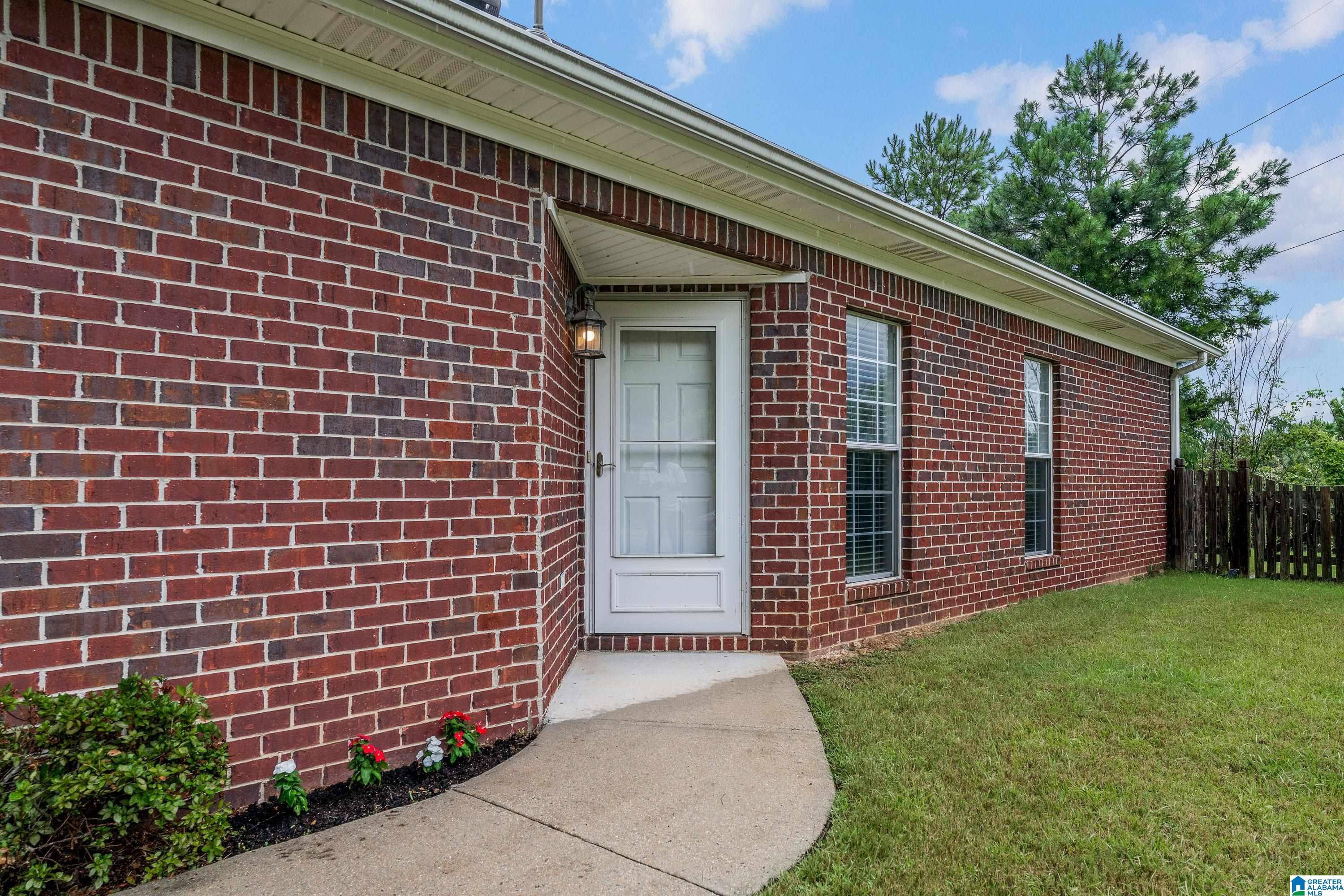 Photo 3 of Sale Pending at 1028 Castlemaine Dr, Birmingham, AL 35226 | MLS# 21458956 | Listing updated on 2026-09-01