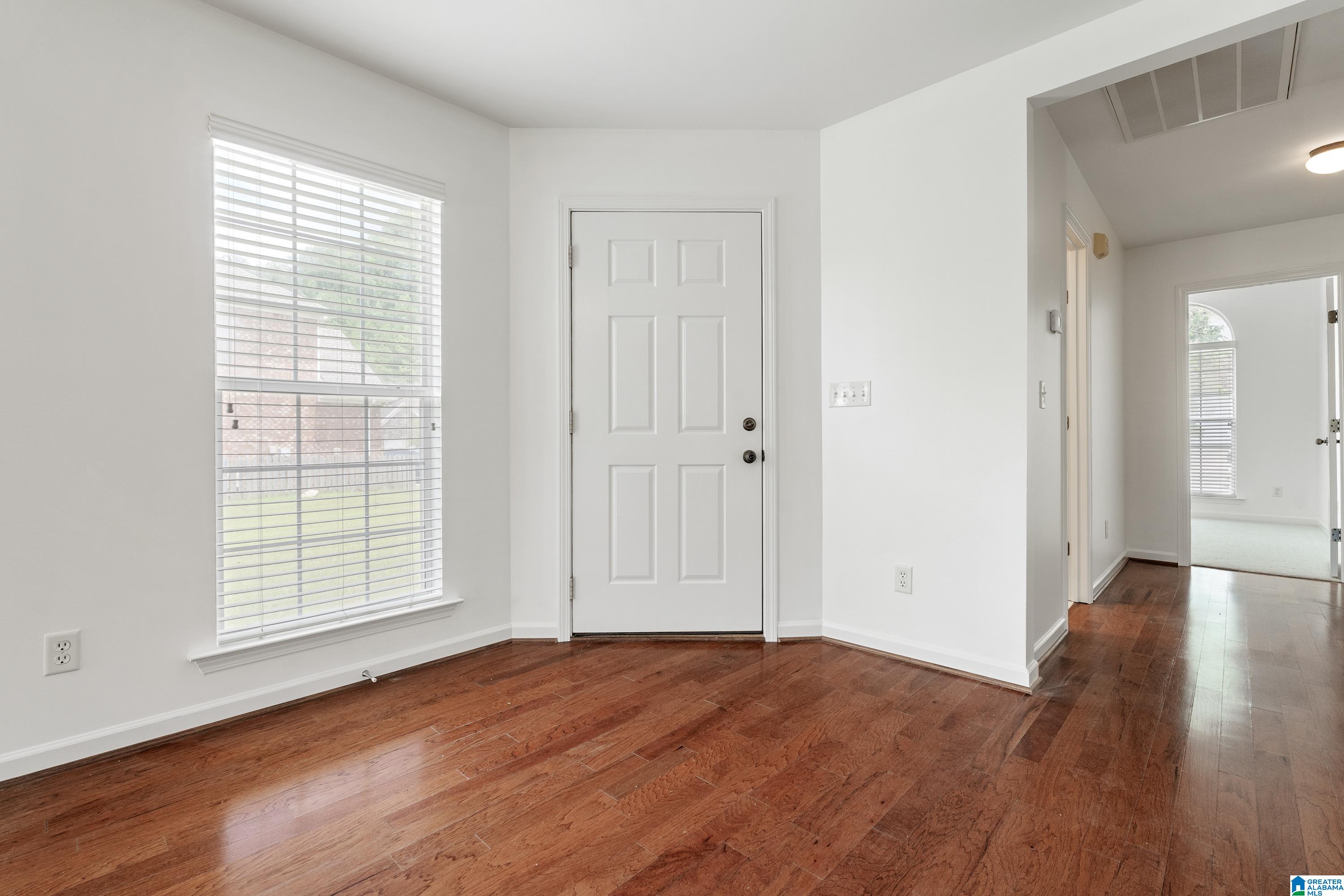 Photo 4 of Sale Pending at 1028 Castlemaine Dr, Birmingham, AL 35226 | MLS# 21458956 | Listing updated on 2026-09-01