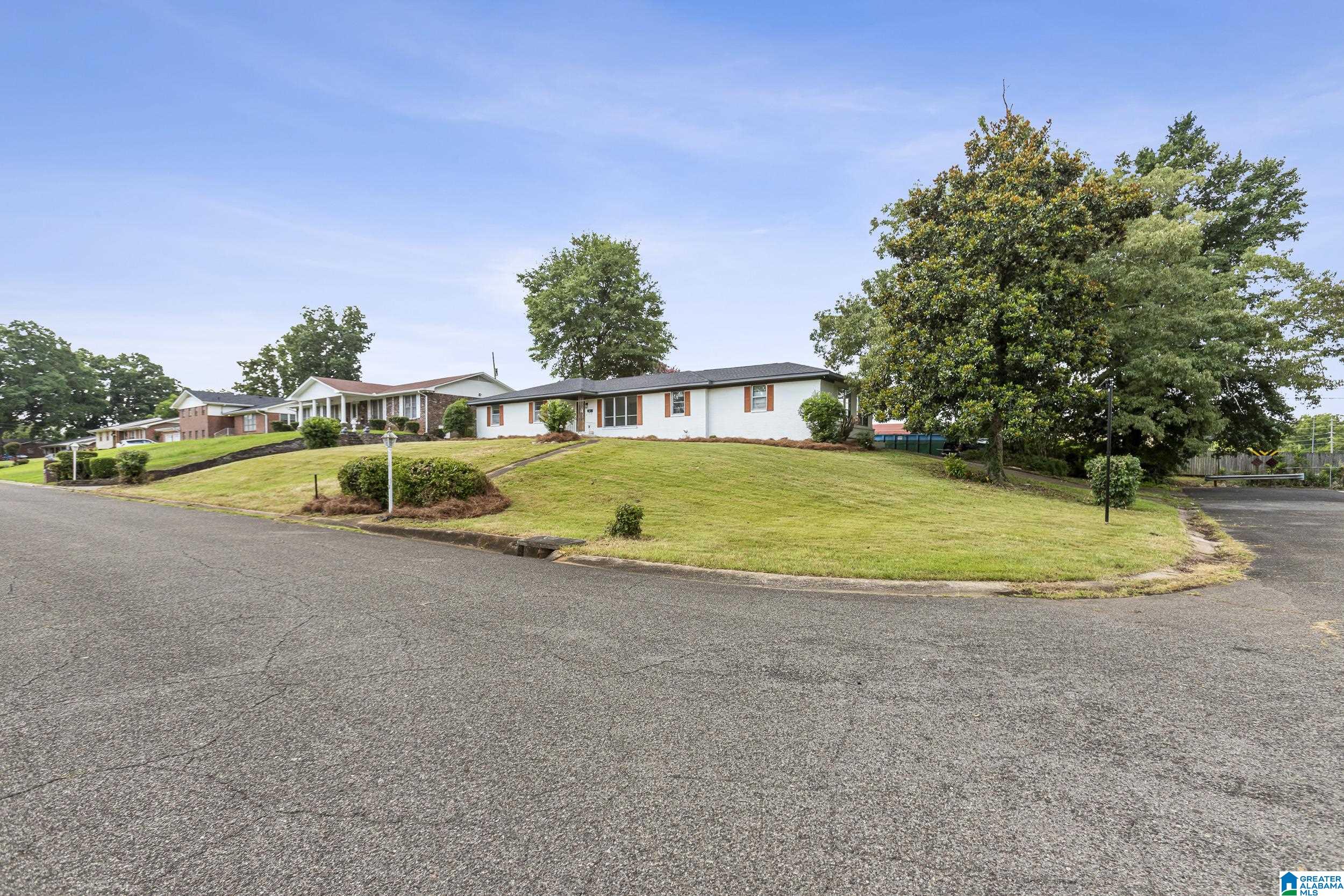 2nd image of 601 Beacon Dr, Fairfield, AL 35064 | MLS# 21459021