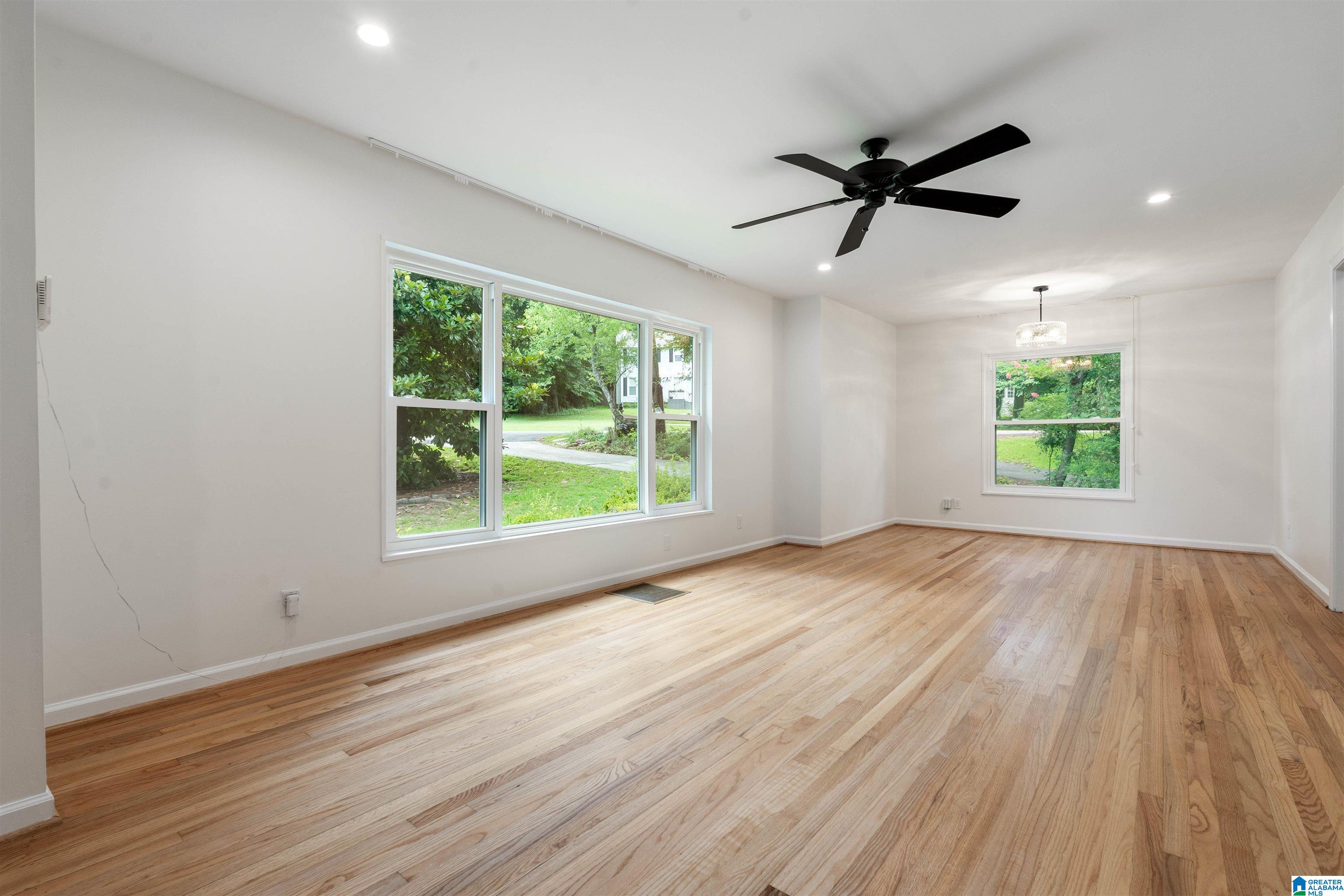 Photo 4 of Sale Pending at 2101 Audubon Cir, Hoover, AL 35226 | MLS# 21459027 | Listing updated on 2026-09-08