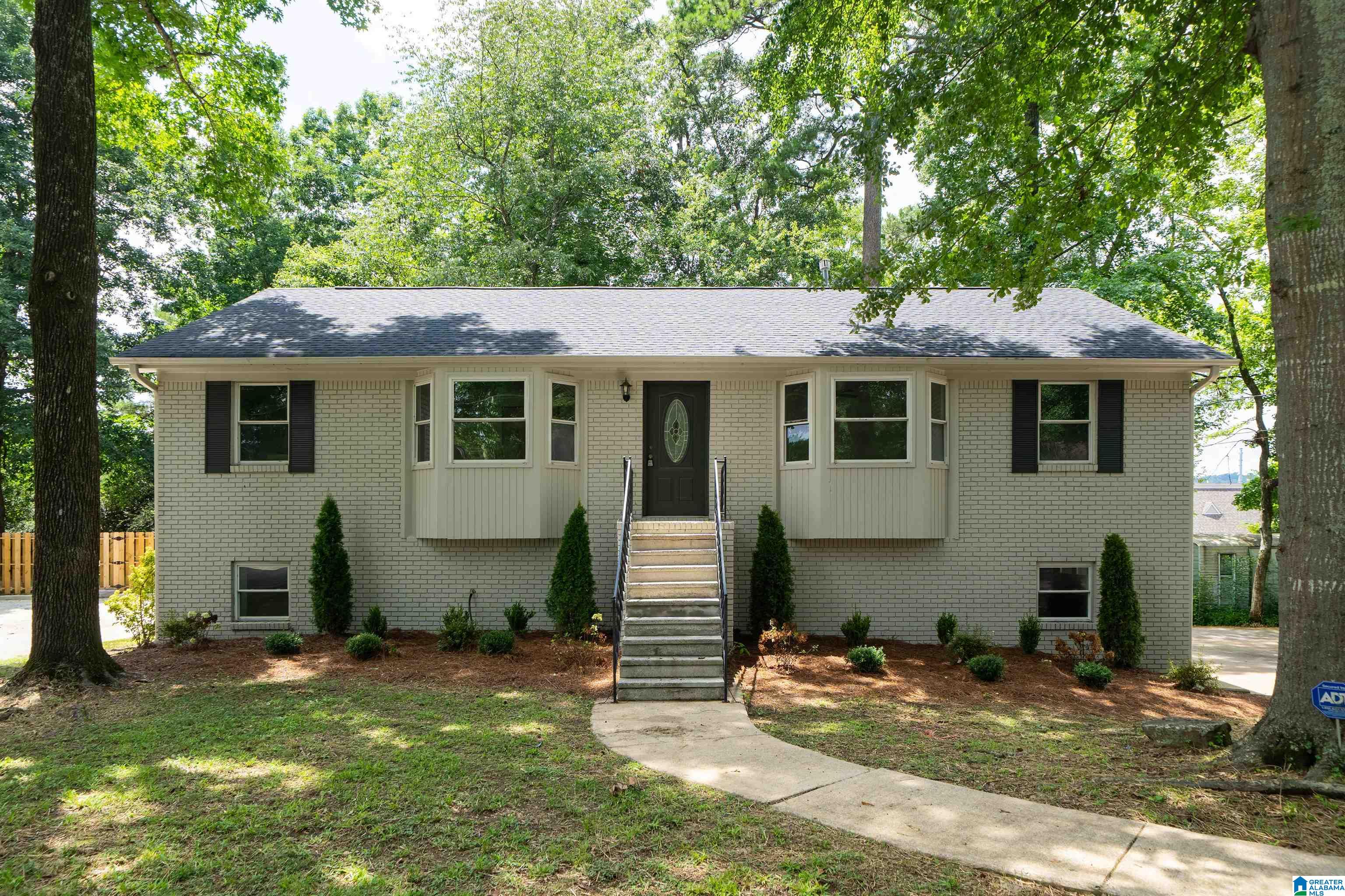 Photo 1 of Sale Pending at 4038 Ida Ln, Vestavia, AL 35243 | MLS# 21459073 | Listing updated on 2026-07-20