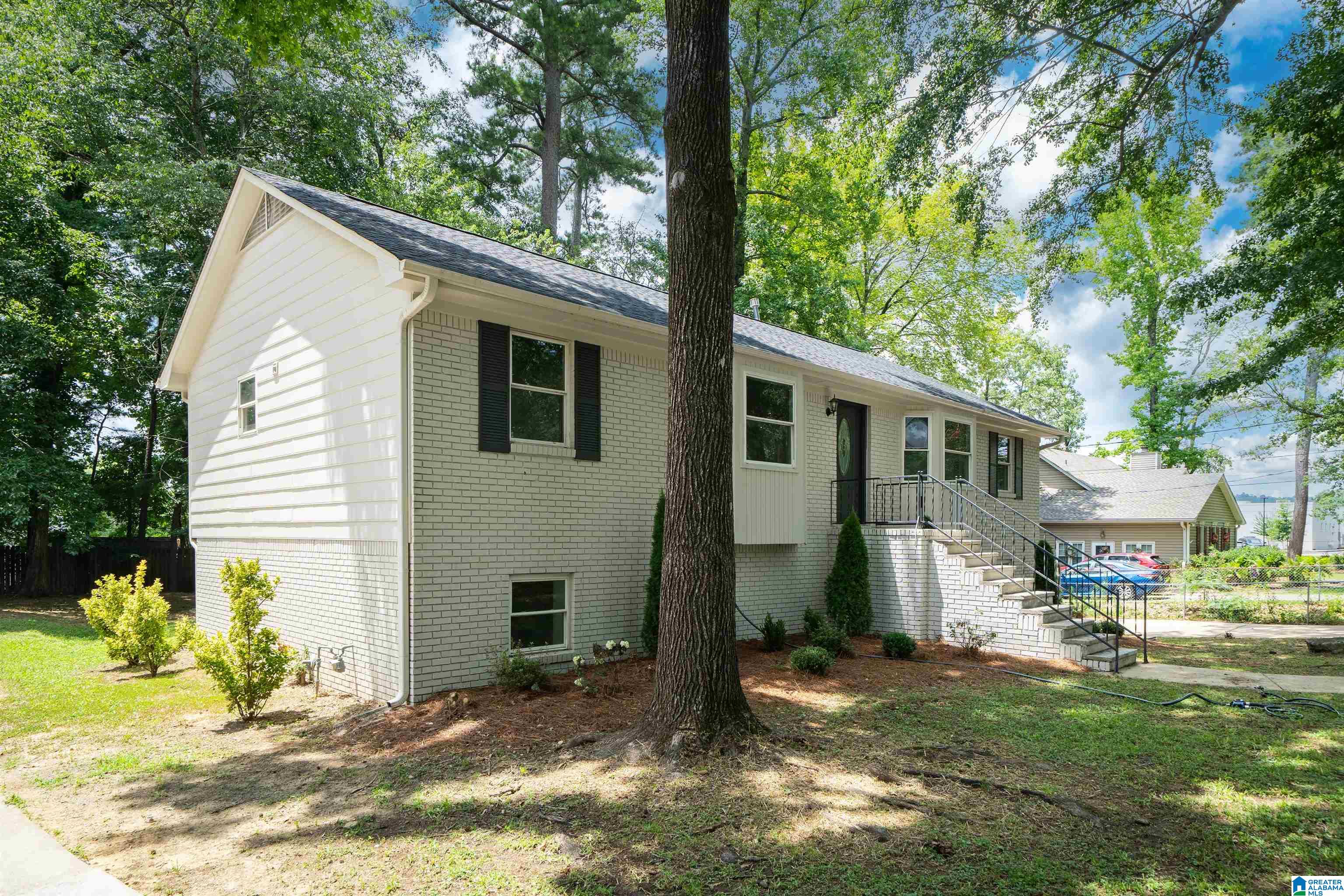 Photo 2 of Sale Pending at 4038 Ida Ln, Vestavia, AL 35243 | MLS# 21459073 | Listing updated on 2026-07-20