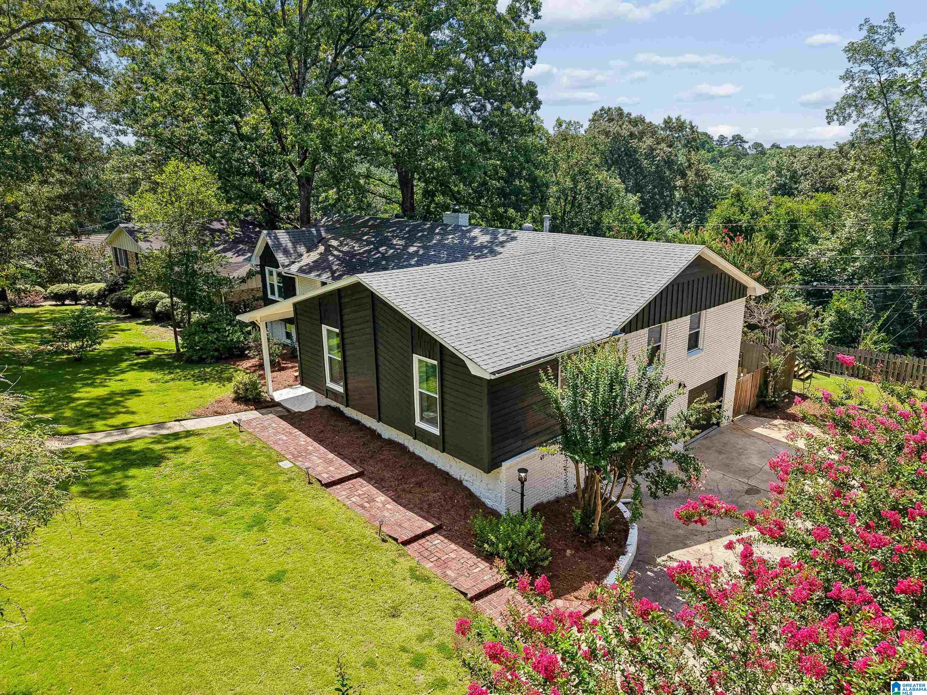 3rd image of 1801 Charlotte Dr, Hoover, AL 35226 | MLS# 21459116