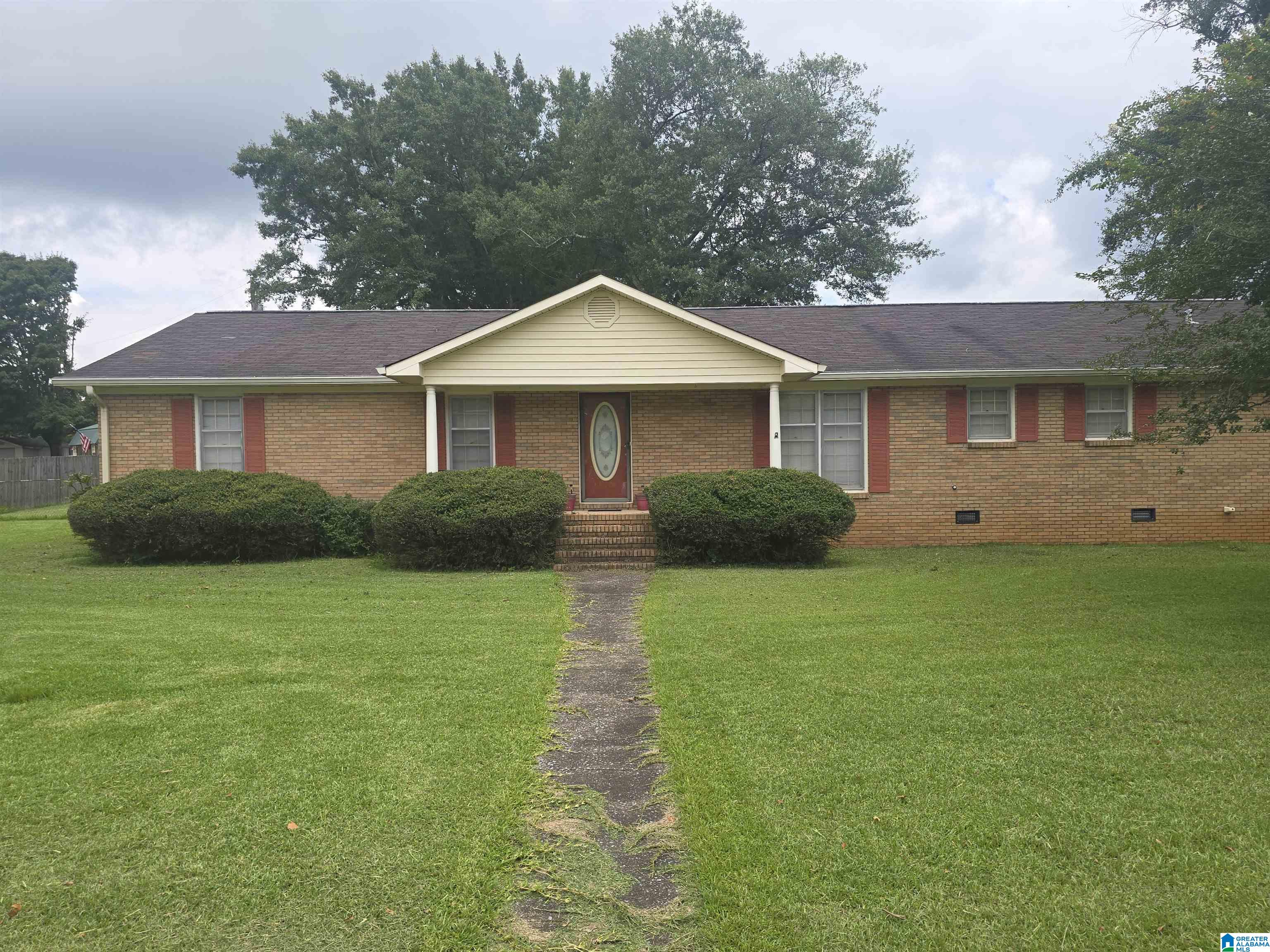 1st image of 802 Sedgefield Lane, Sylacauga, AL 35150 | MLS# 21459122
