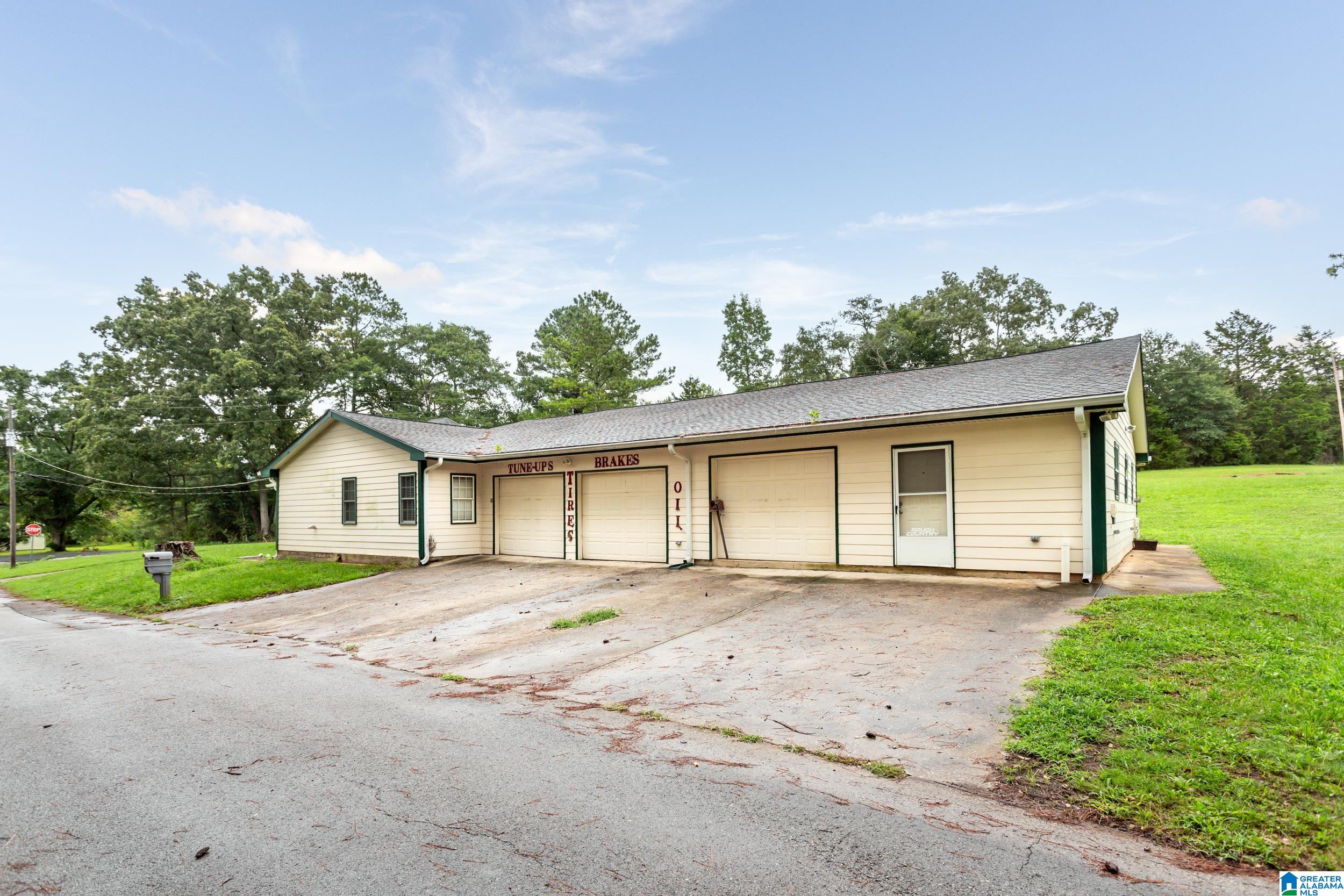 2nd image of 31 Needham Dr, Piedmont, AL 36272 | MLS# 21459129