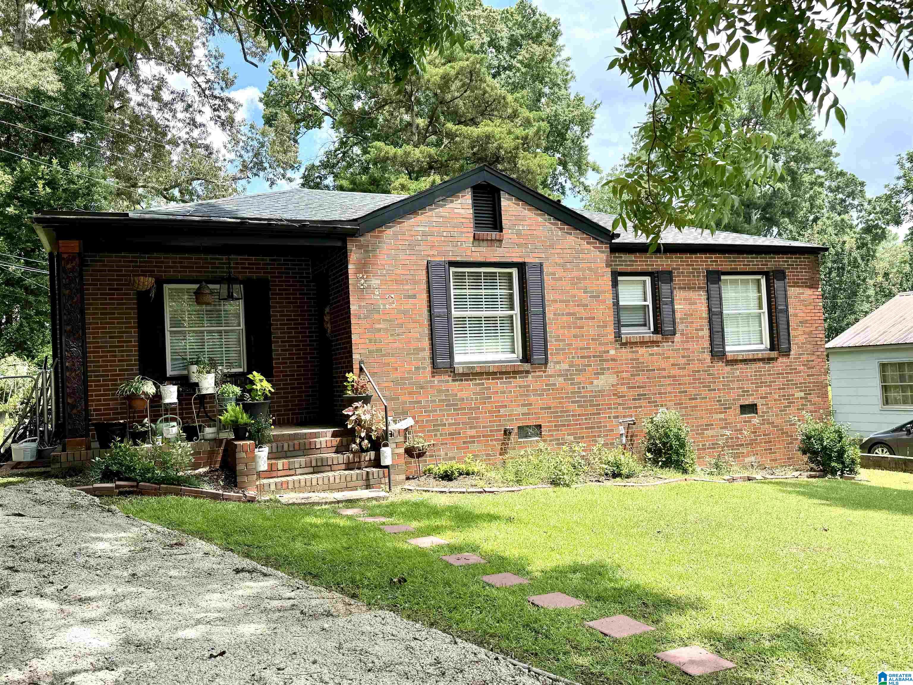 1st image of 212 Lee Dr, Sylacauga, AL 35150 | MLS# 21459232