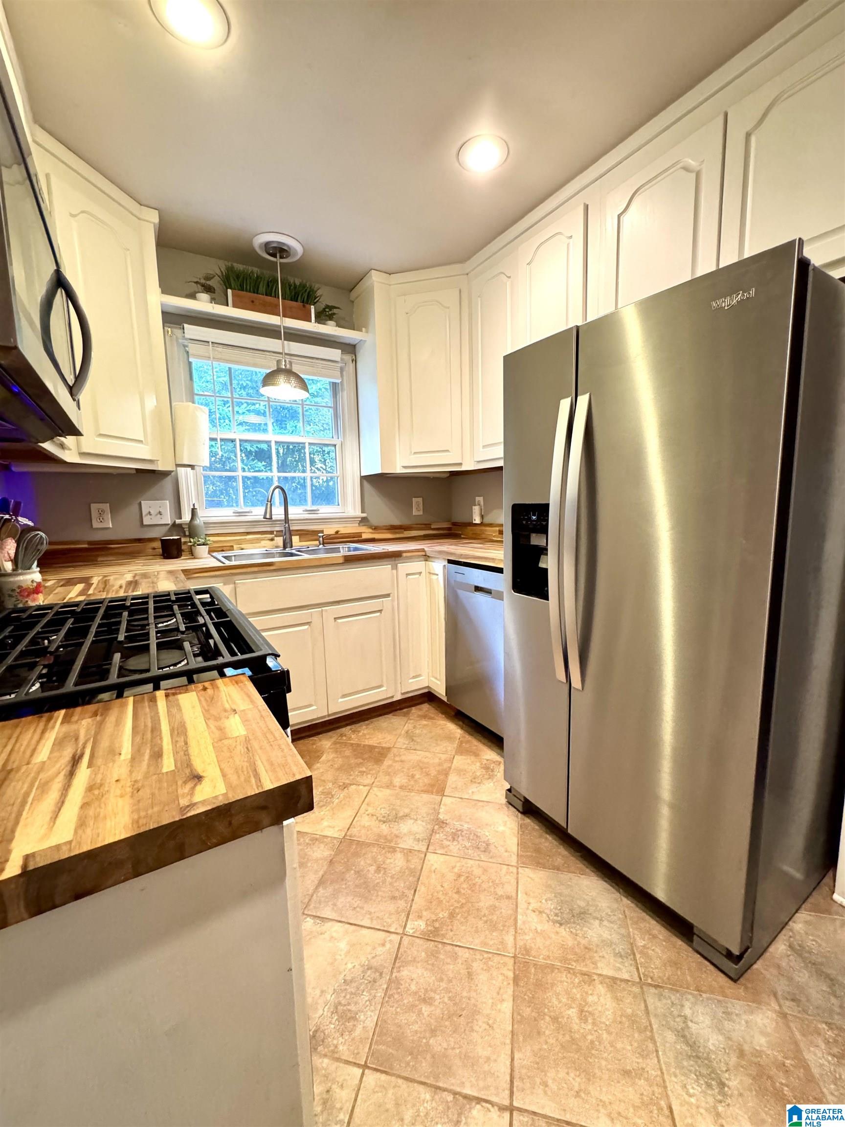4th image of 212 Lee Dr, Sylacauga, AL 35150 | MLS# 21459232