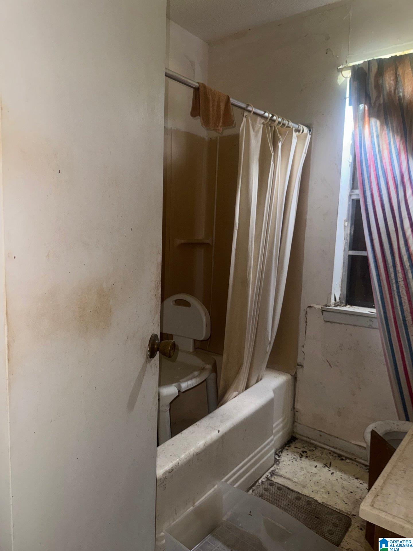 Photo 3 of Sale Pending at 1415 Brooke Ave, Mobile, AL 36605 | MLS# 21459258 | Listing updated on 2026-07-30
