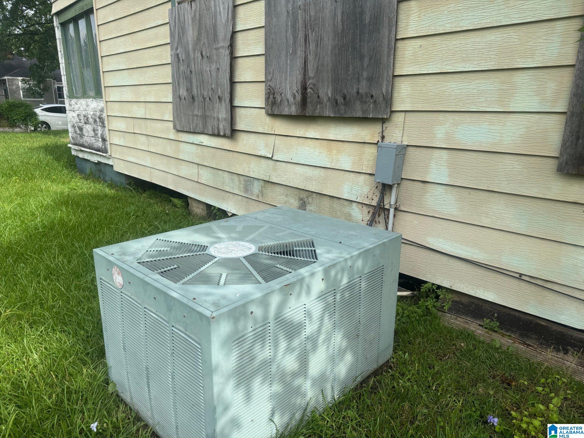 Photo 4 of Sale Pending at 1415 Brooke Ave, Mobile, AL 36605 | MLS# 21459258 | Listing updated on 2026-07-30