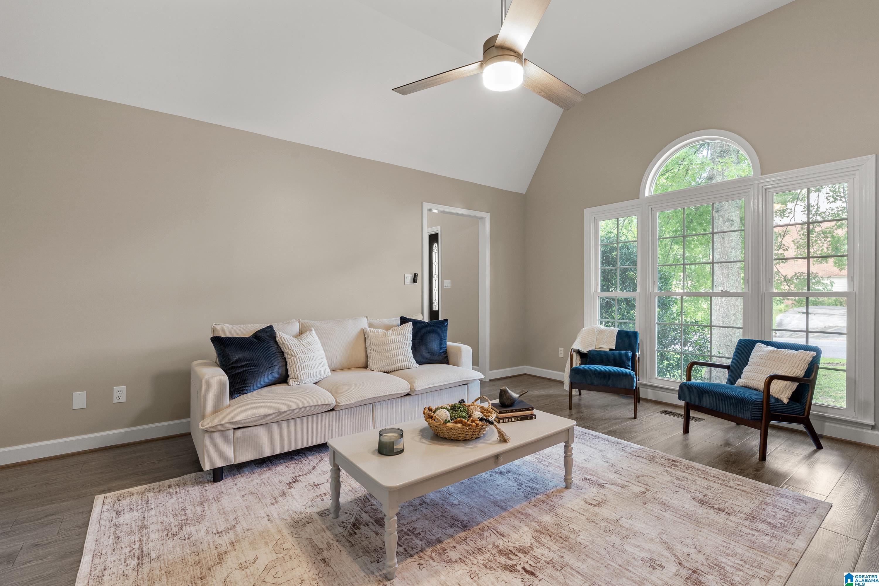 Photo 3 of Sale Pending at 4520 Highland Crst Cir, Hoover, AL 35226 | MLS# 21459263 | Listing updated on 2026-09-10