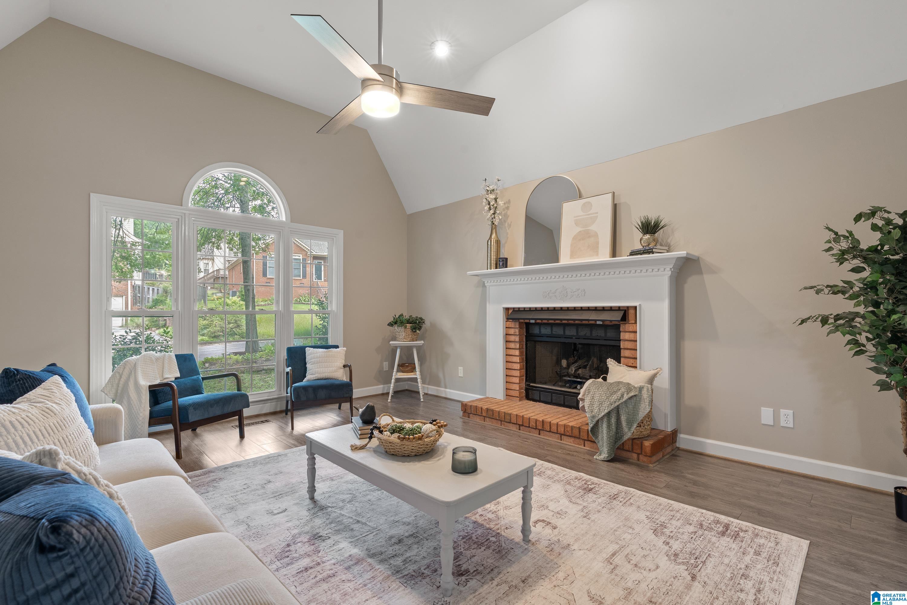 Photo 4 of Sale Pending at 4520 Highland Crst Cir, Hoover, AL 35226 | MLS# 21459263 | Listing updated on 2026-09-10