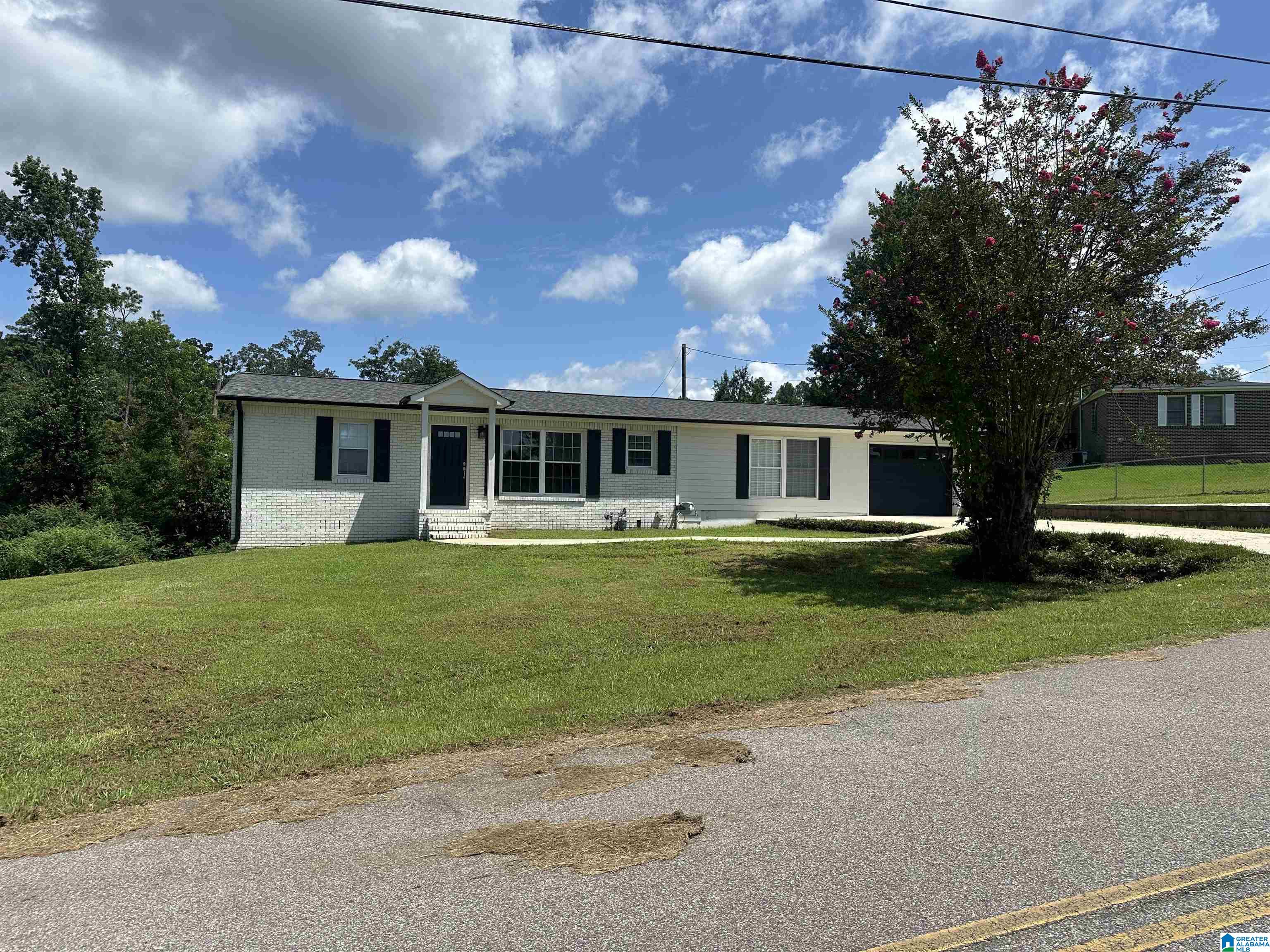 Photo 1 of Sale Pending at 601 Lual Dr, Birmingham, AL 35217 | MLS# 21459287 | Listing updated on 2026-09-02