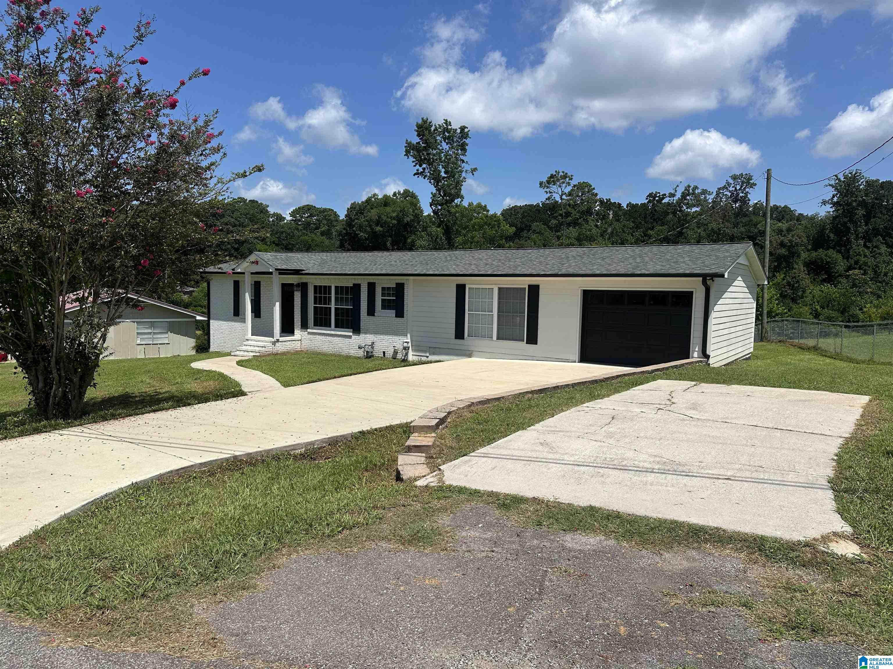 Photo 2 of Sale Pending at 601 Lual Dr, Birmingham, AL 35217 | MLS# 21459287 | Listing updated on 2026-09-02