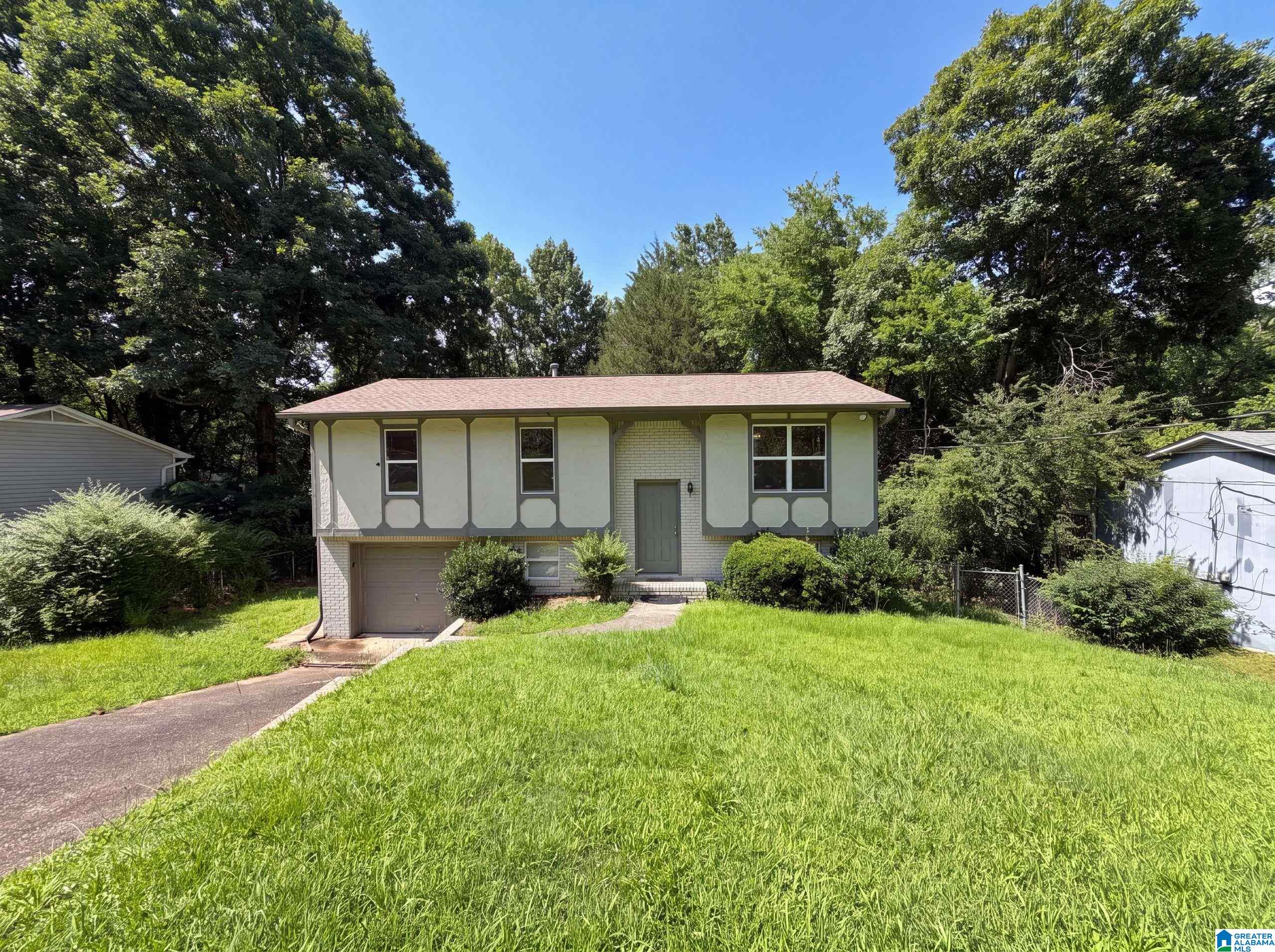 Photo 1 of Single family home for sale at 3108 Cobblestone Dr, Birmingham, AL 35215 | MLS# 21459323 | Listing updated on 2026-09-14