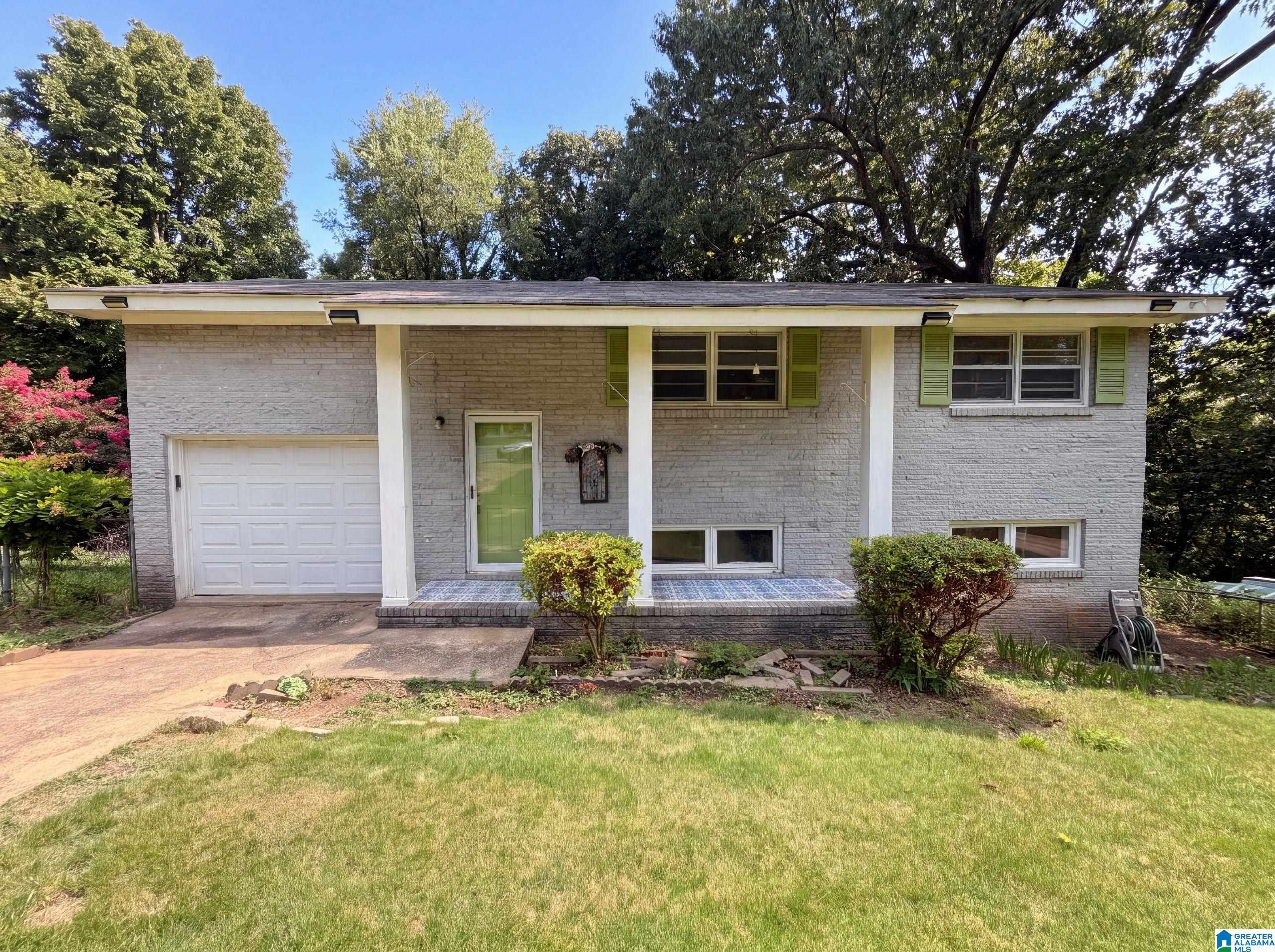 1st image of 325 19th Court Circle Ne, Center Point, AL 35215 | MLS# 21459328