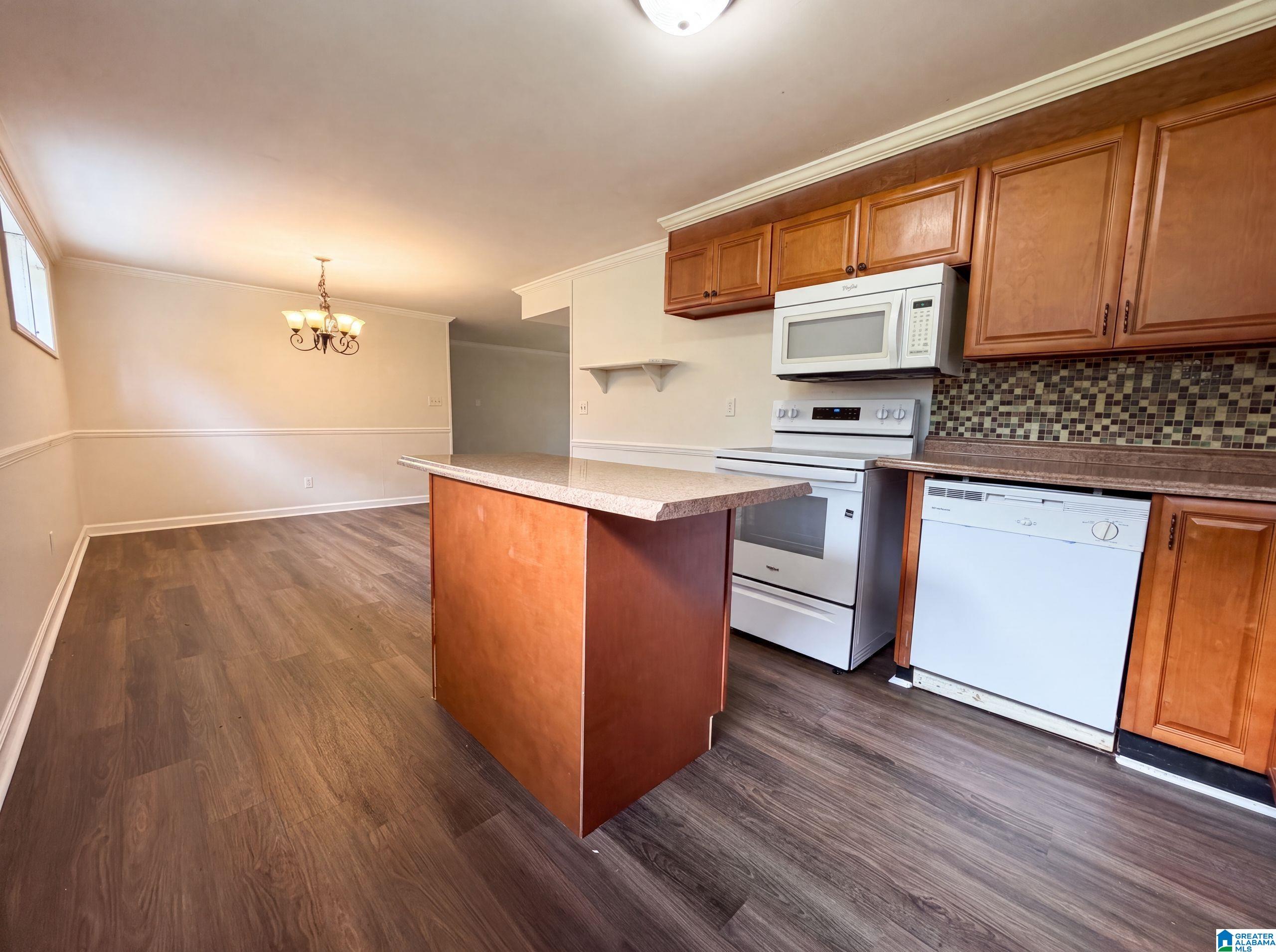 2nd image of 325 19th Court Circle Ne, Center Point, AL 35215 | MLS# 21459328