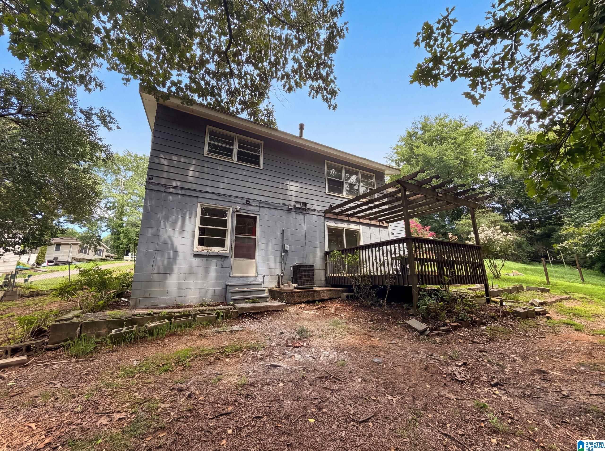 Photo 4 of Single family home for sale at 325 19th Court Cir NE, Center Point, AL 35215 | MLS# 21459328 | Listing updated on 2026-09-08