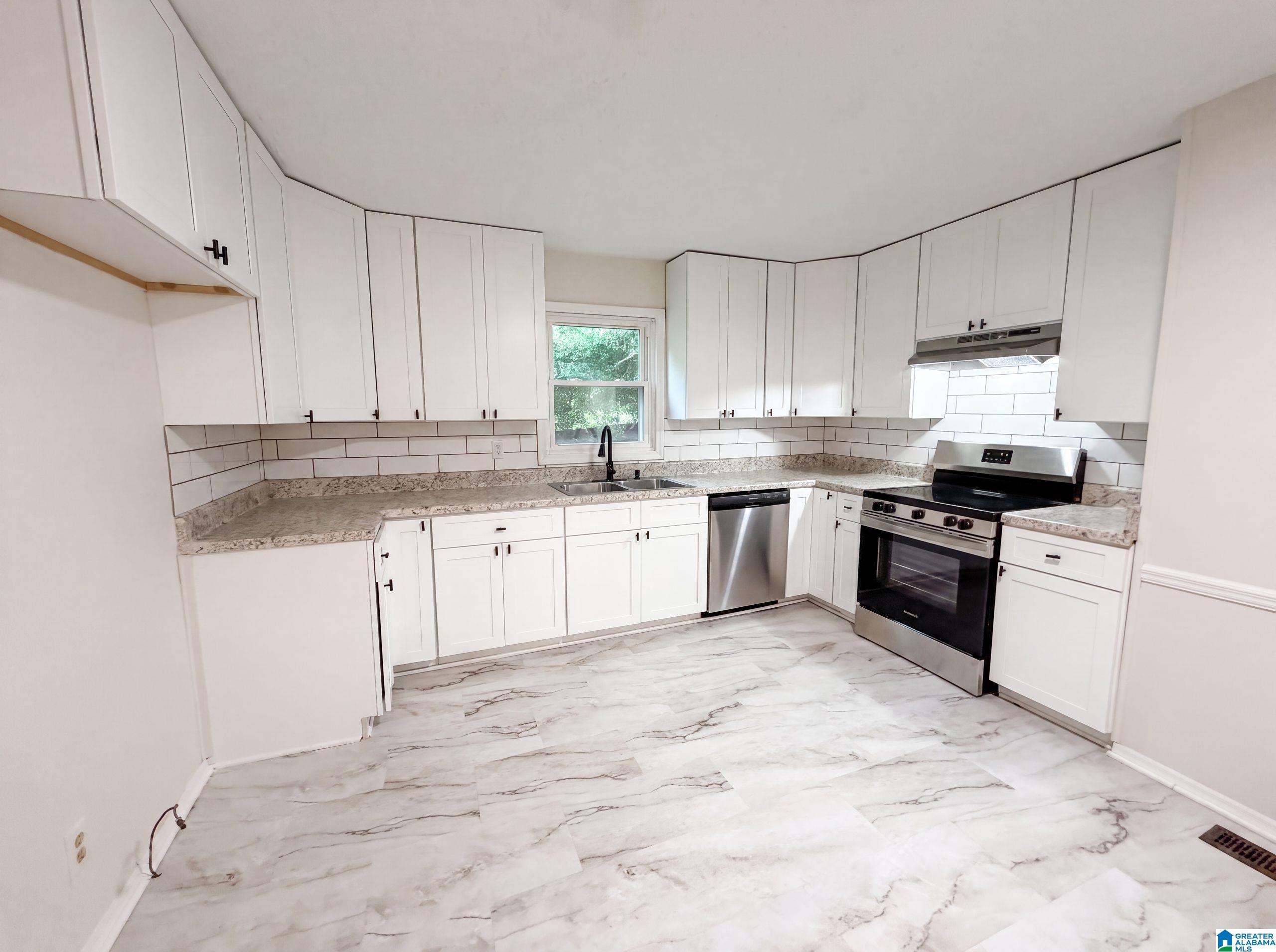 Photo 2 of Single family home for sale at 1007 Normandale Dr, Bessemer, AL 35023 | MLS# 21459329 | Listing updated on 2026-09-17