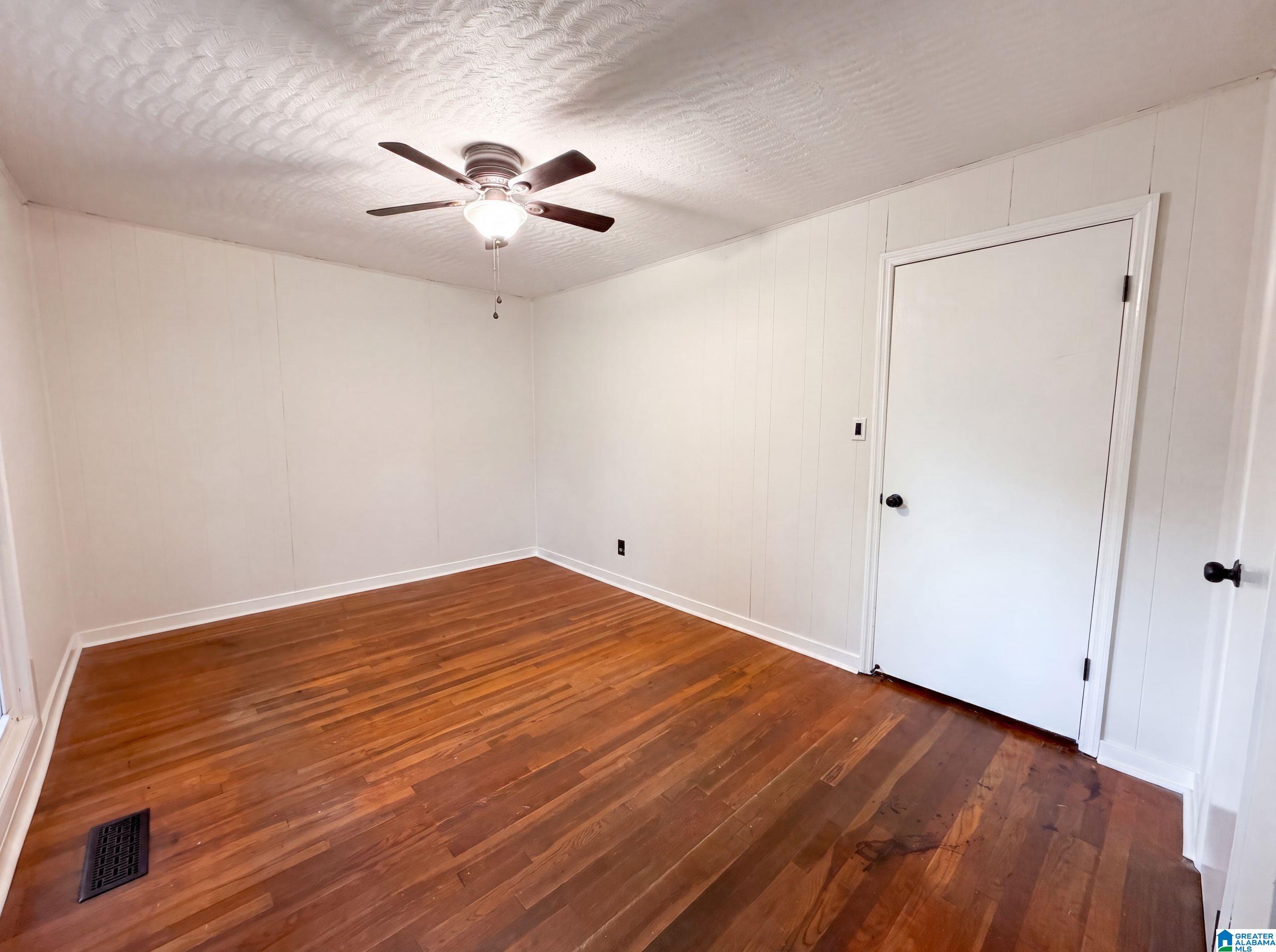 Photo 3 of Single family home for sale at 1007 Normandale Dr, Bessemer, AL 35023 | MLS# 21459329 | Listing updated on 2026-09-17