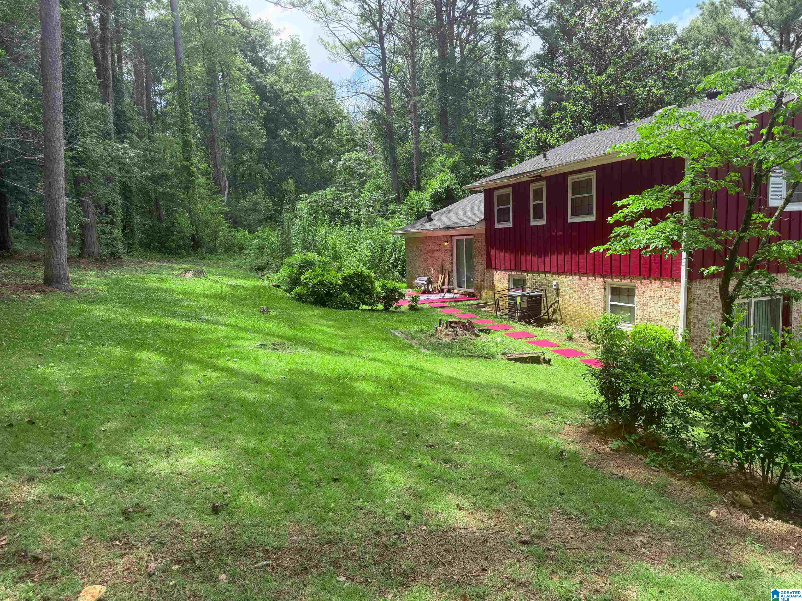 Photo 3 of Sale Pending at 112 Cascade Dr, Birmingham, AL 35215 | MLS# 21459358 | Listing updated on 2026-08-28