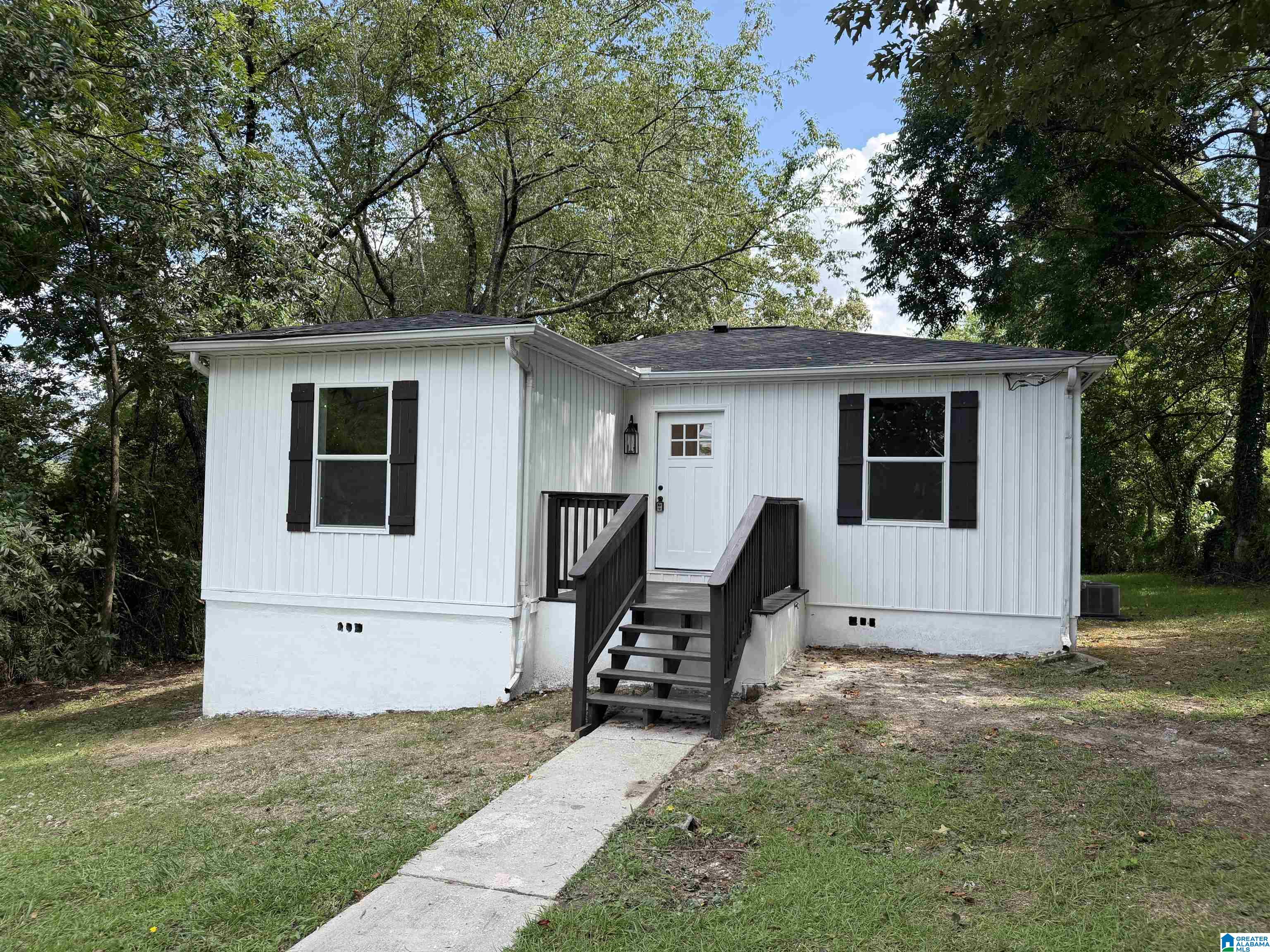 Photo 1 of Sale Pending at 408 Oak Ln, Anniston, AL 36206 | MLS# 21459380 | Listing updated on 2026-07-20
