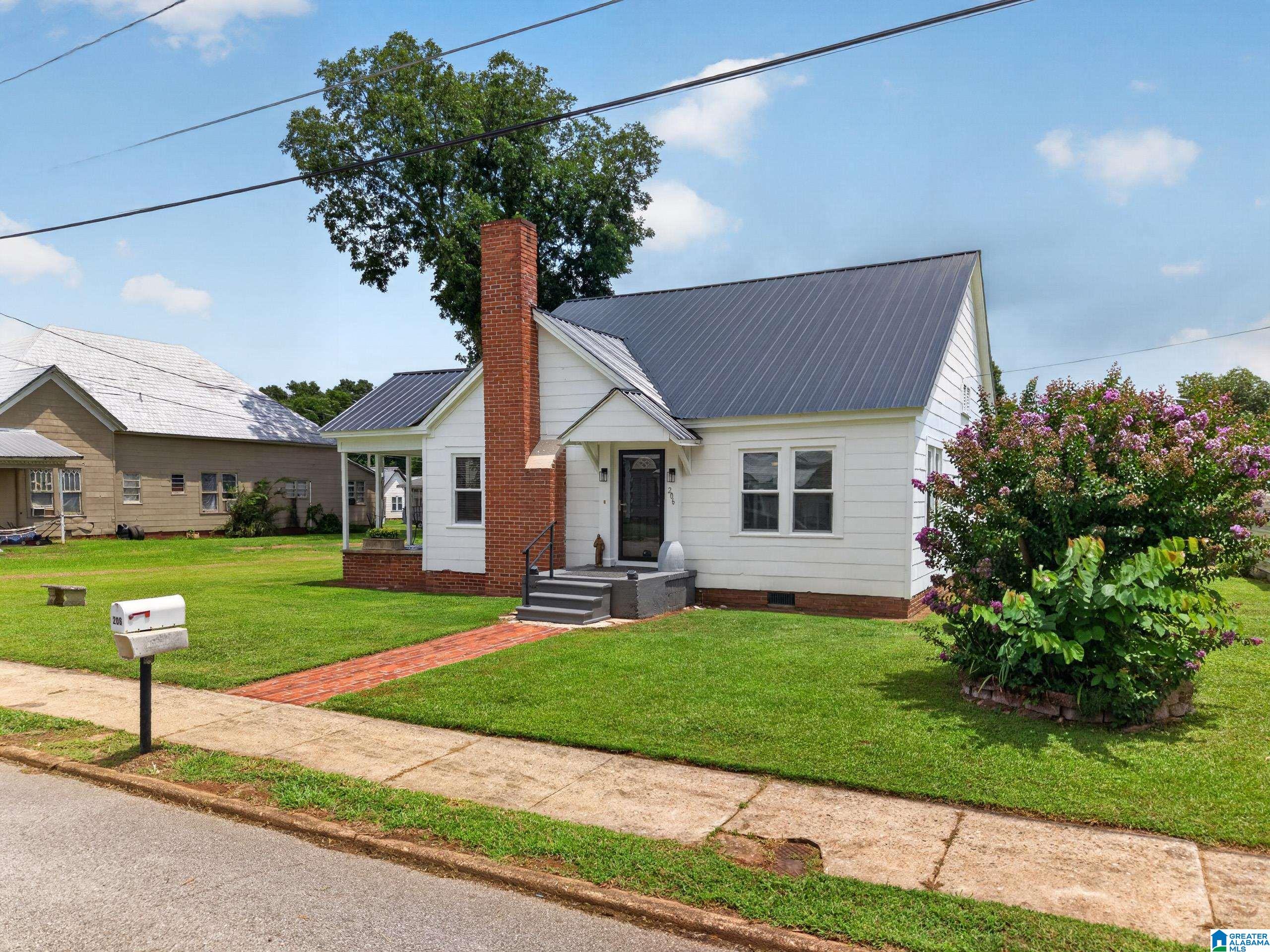 2nd image of 206 S Center Avenue, Piedmont, AL 36272 | MLS# 21459404