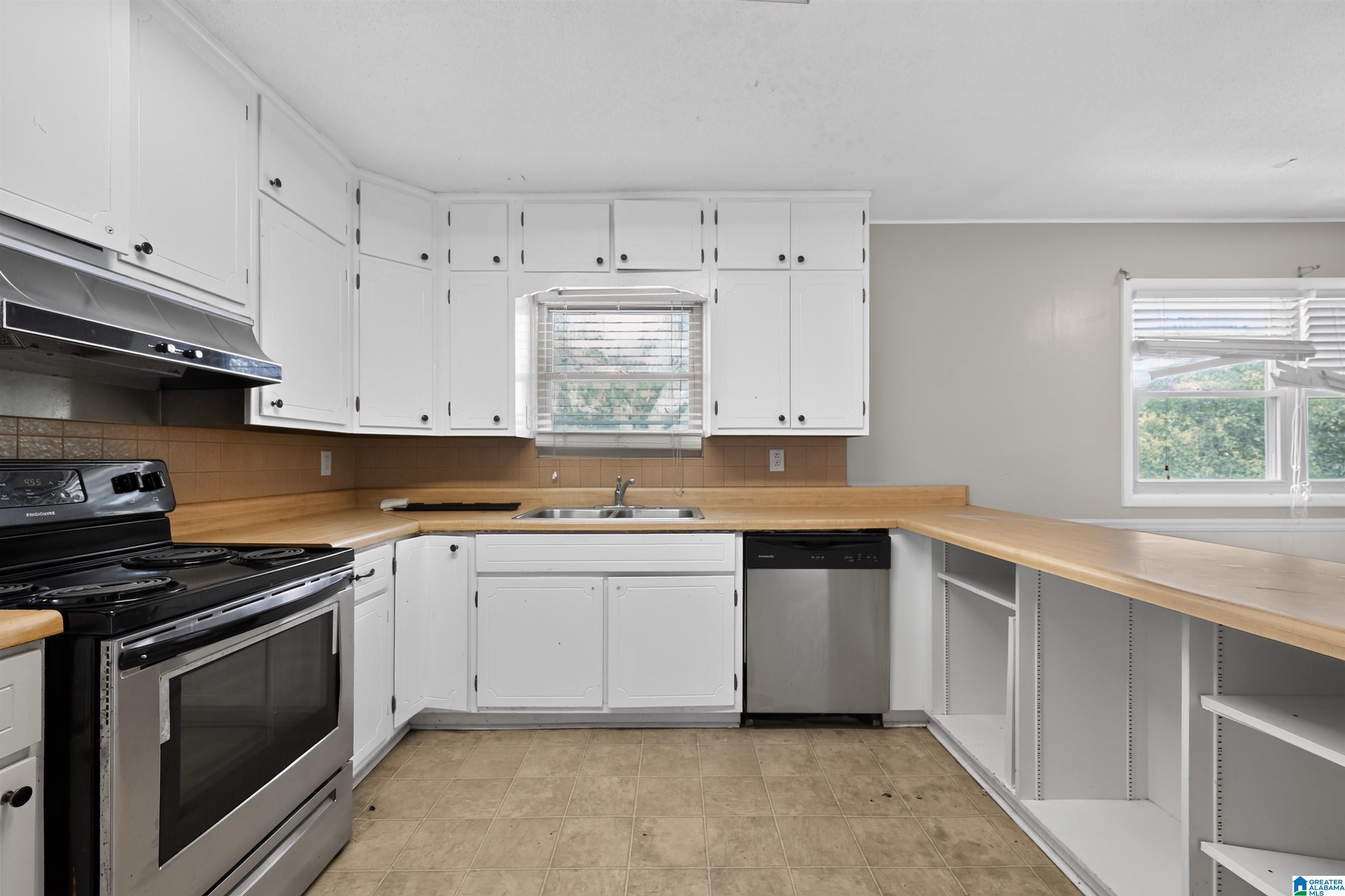 Photo 4 of Single family home for sale at 1135 Ware Blvd, Birmingham, AL 35235 | MLS# 21459445 | Listing updated on 2026-09-09