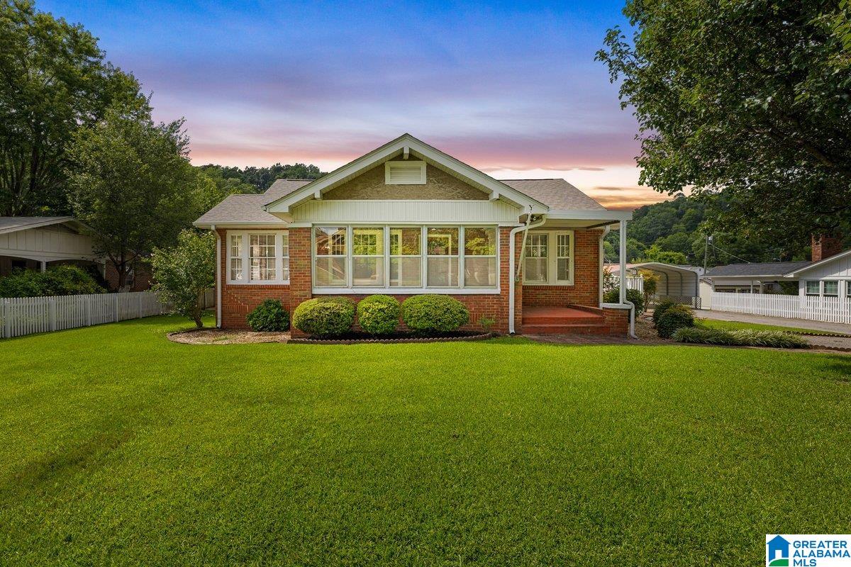 1st image of 306 5th Avenue E, Oneonta, AL 35121 | MLS# 21459452