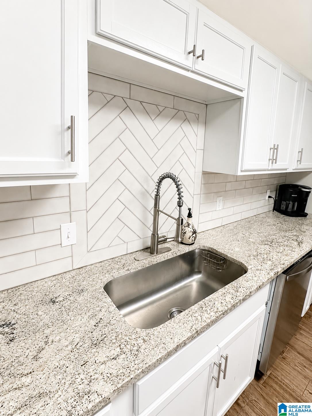 Photo 3 of Townhouse for sale at 1986 Chandalar Ct, Pelham, AL 35124 | MLS# 21459491 | Listing updated on 2026-09-09