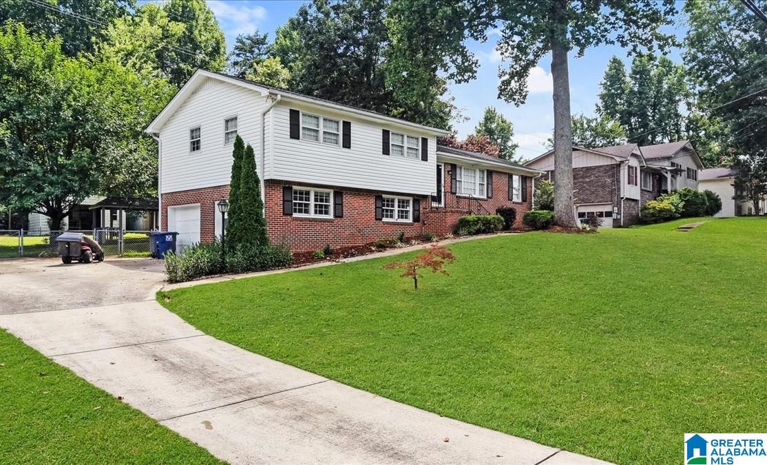 Photo 1 of Single family home for sale at 2336 Mountain Oaks Ln, Hoover, AL 35226 | MLS# 21459517 | Listing updated on 2026-09-10