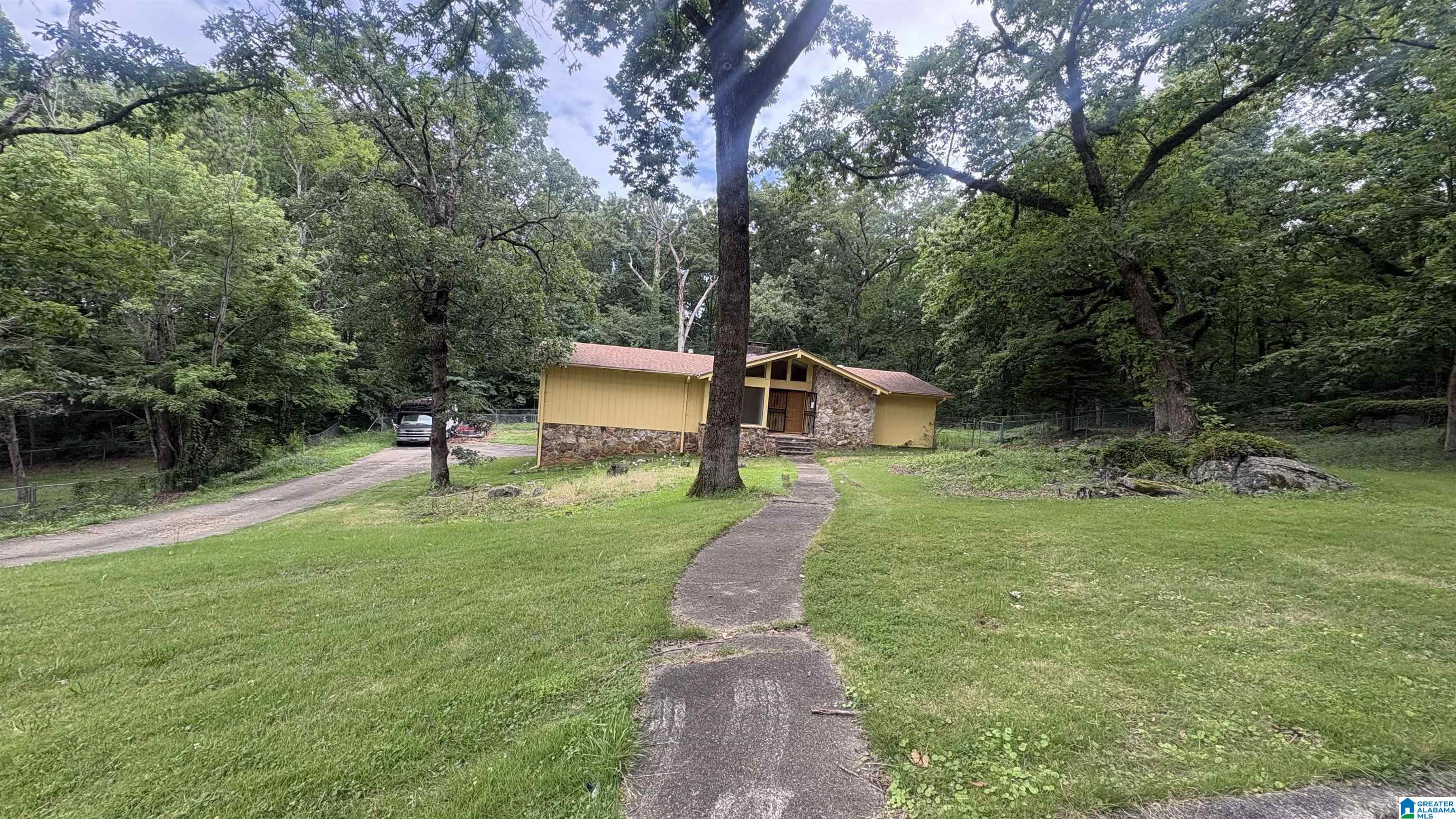 Photo 1 of Single family home for sale at 1624 Farmington Rd, Birmingham, AL 35235 | MLS# 21459563 | Listing updated on 2026-09-17