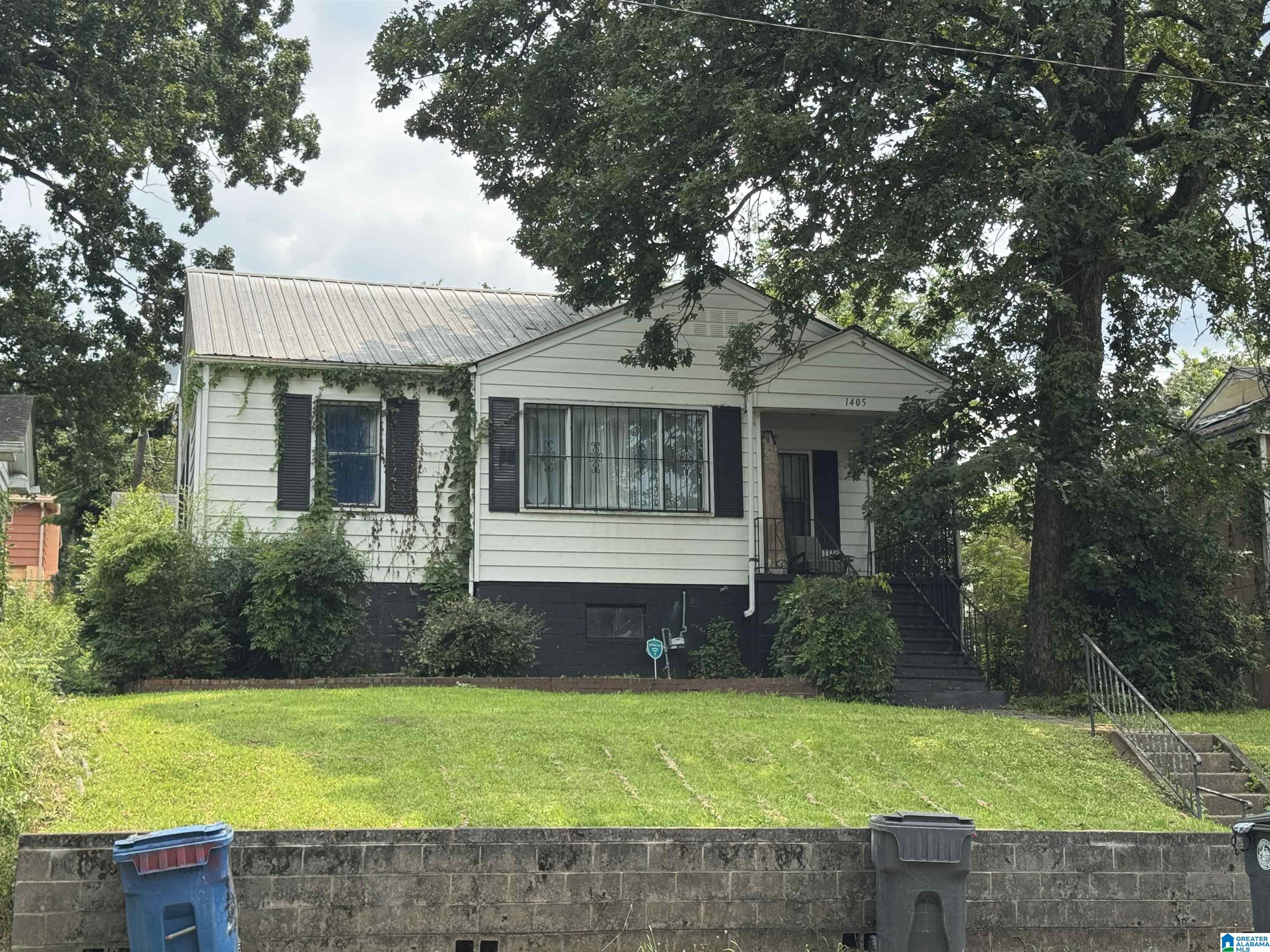 Single family home for sale at 1405 Warrior Rd, BIRMINGHAM, AL 35218 | MLS# 21459566