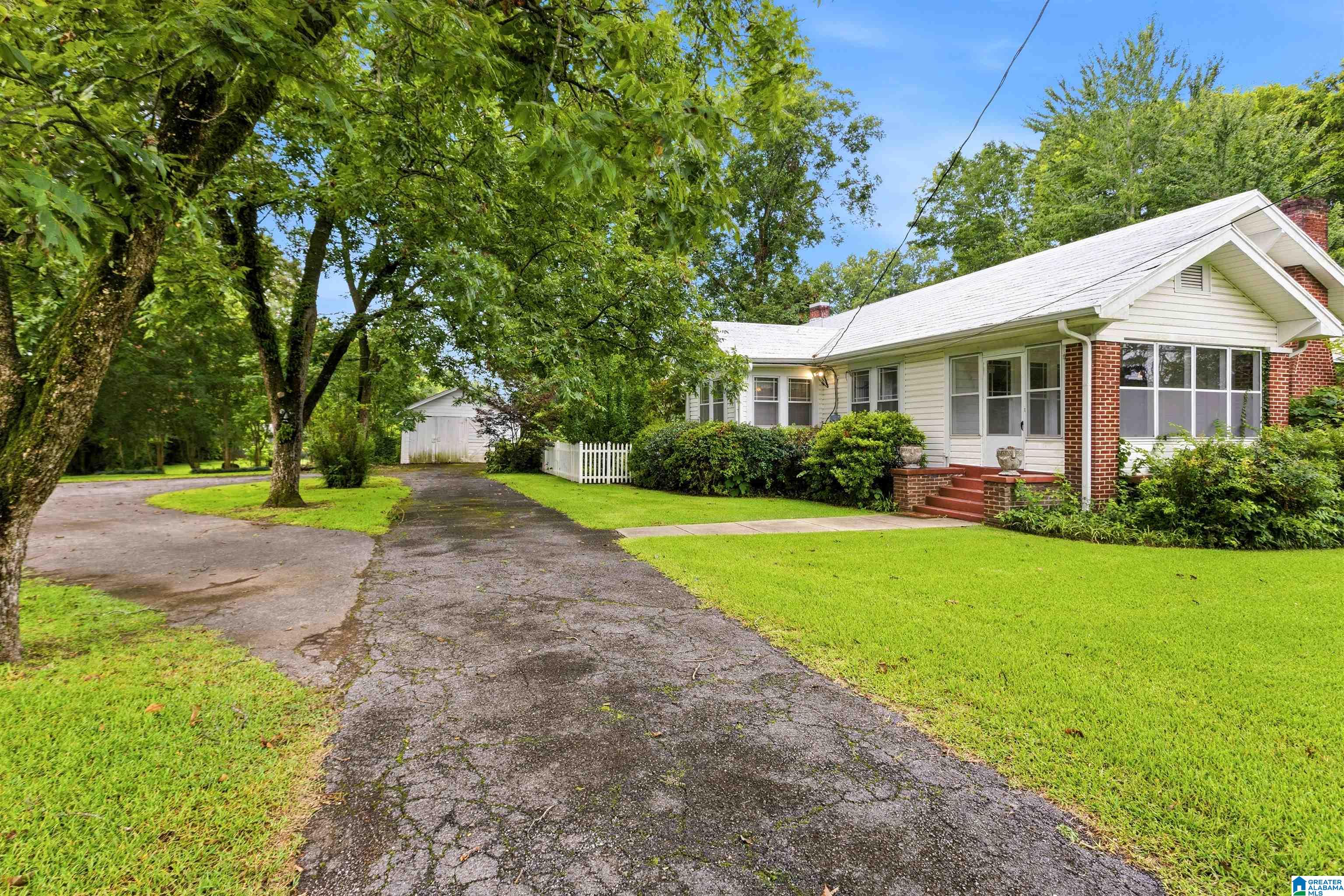 1st image of 1425 Hueytown Road, Bessemer, AL 35023 | MLS# 21459591