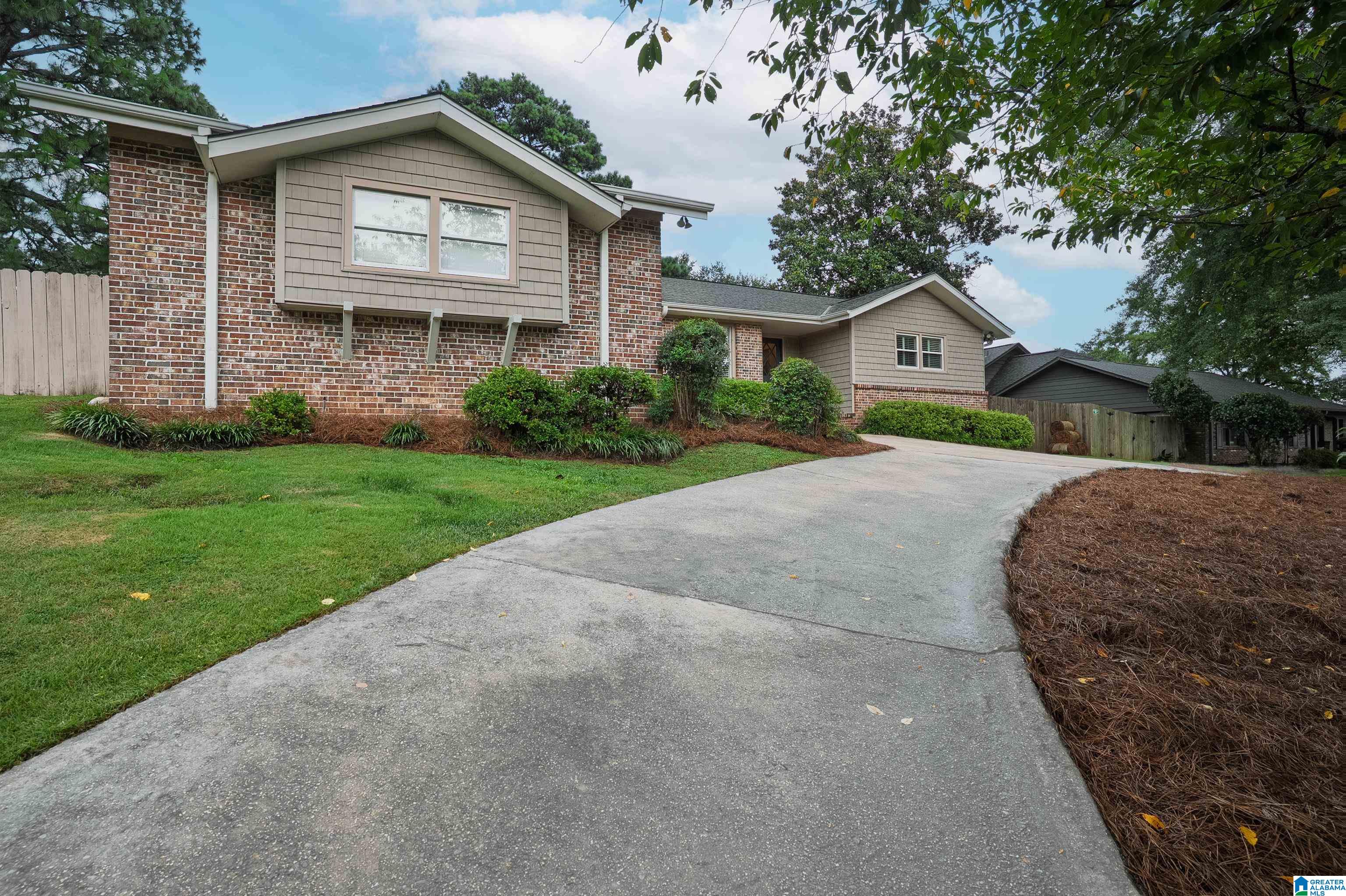2nd image of 1245 Lincoya Dr, Vestavia Hills, AL 35216 | MLS# 21459668