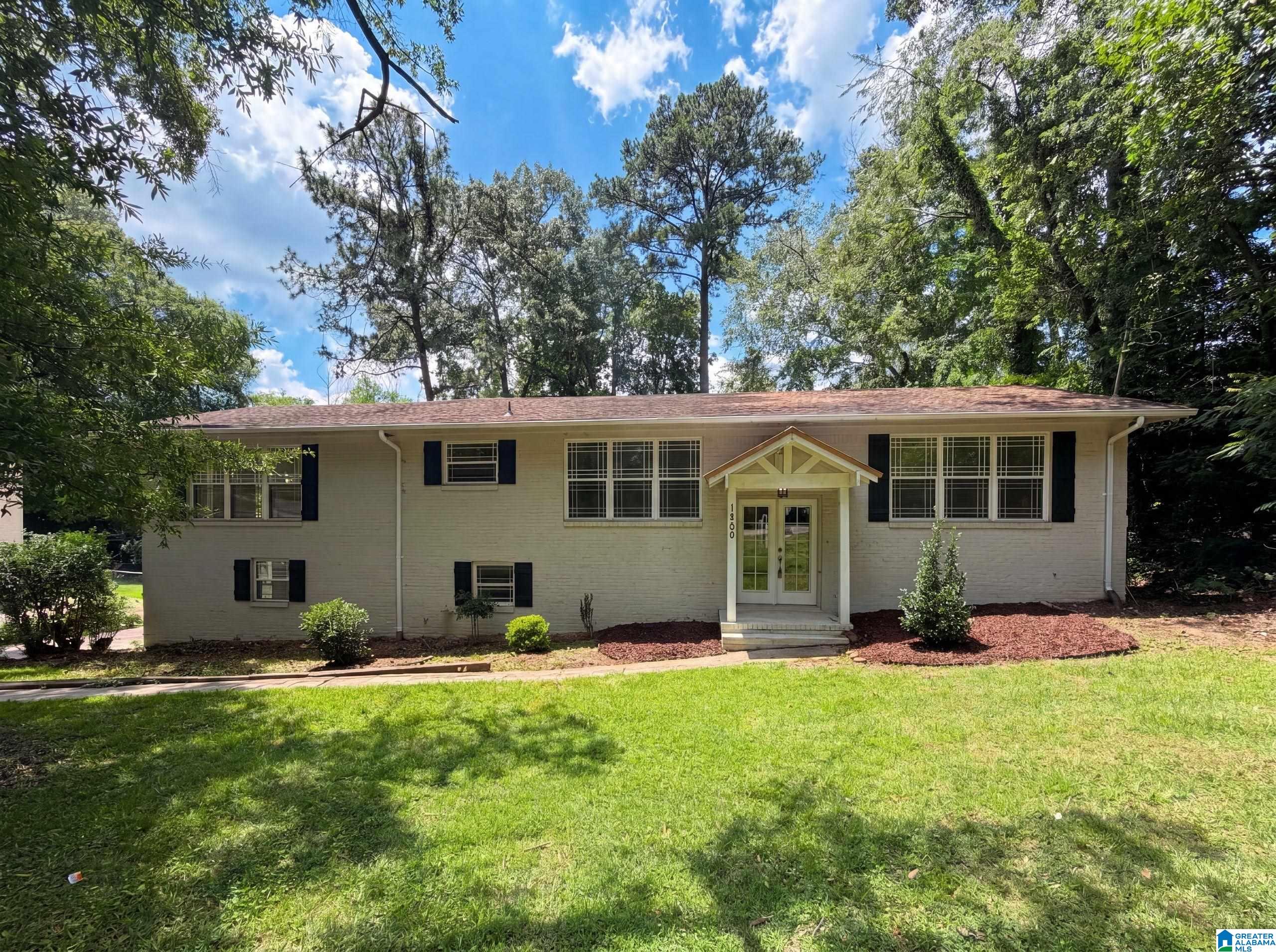 Photo 1 of Single family home for sale at 1909 Wisterwood Dr, Hoover, AL 35226 | MLS# 21459672 | Listing updated on 2026-09-04