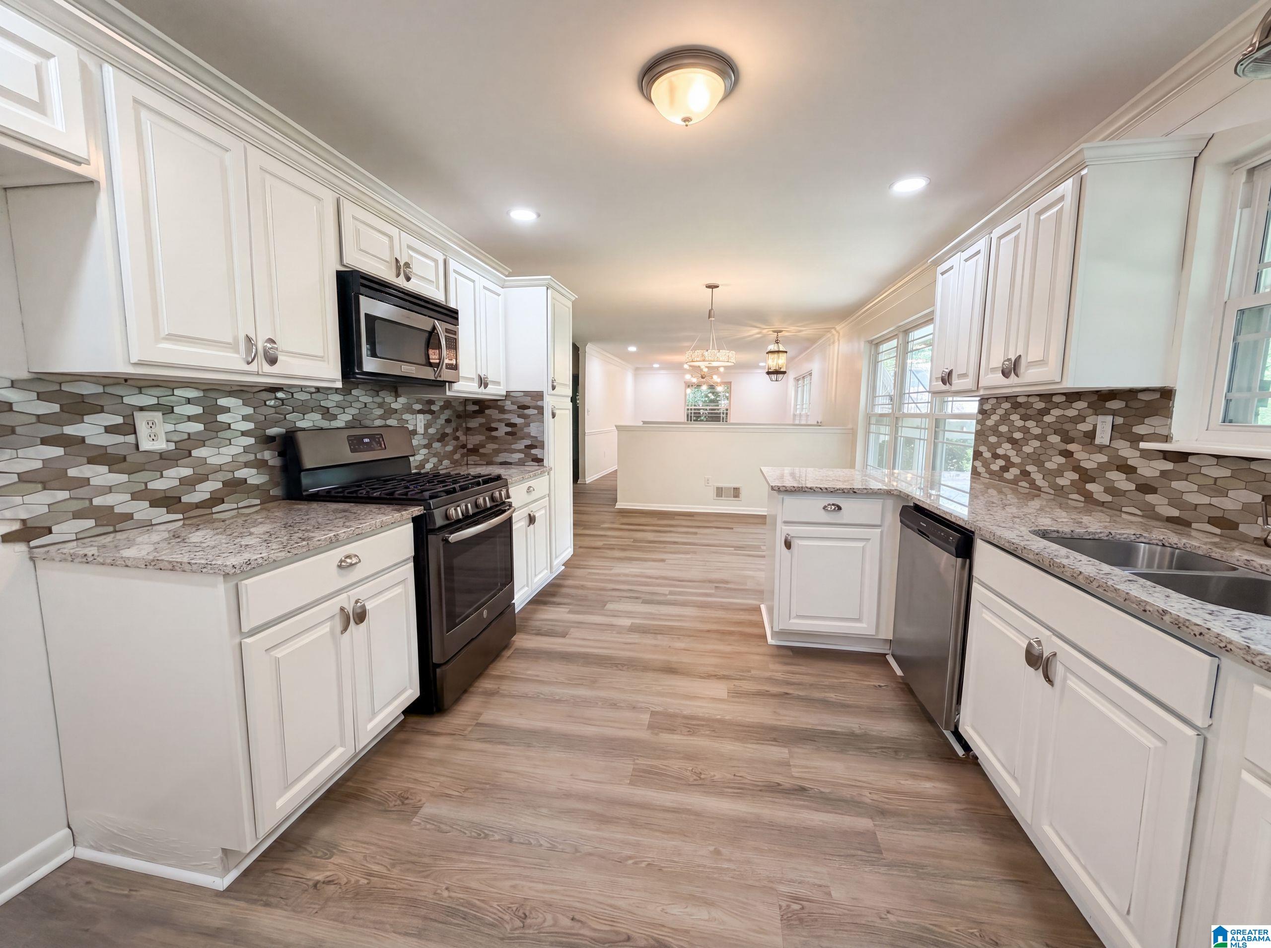 2nd image of 1909 Wisterwood Dr, Hoover, AL 35226 | MLS# 21459672